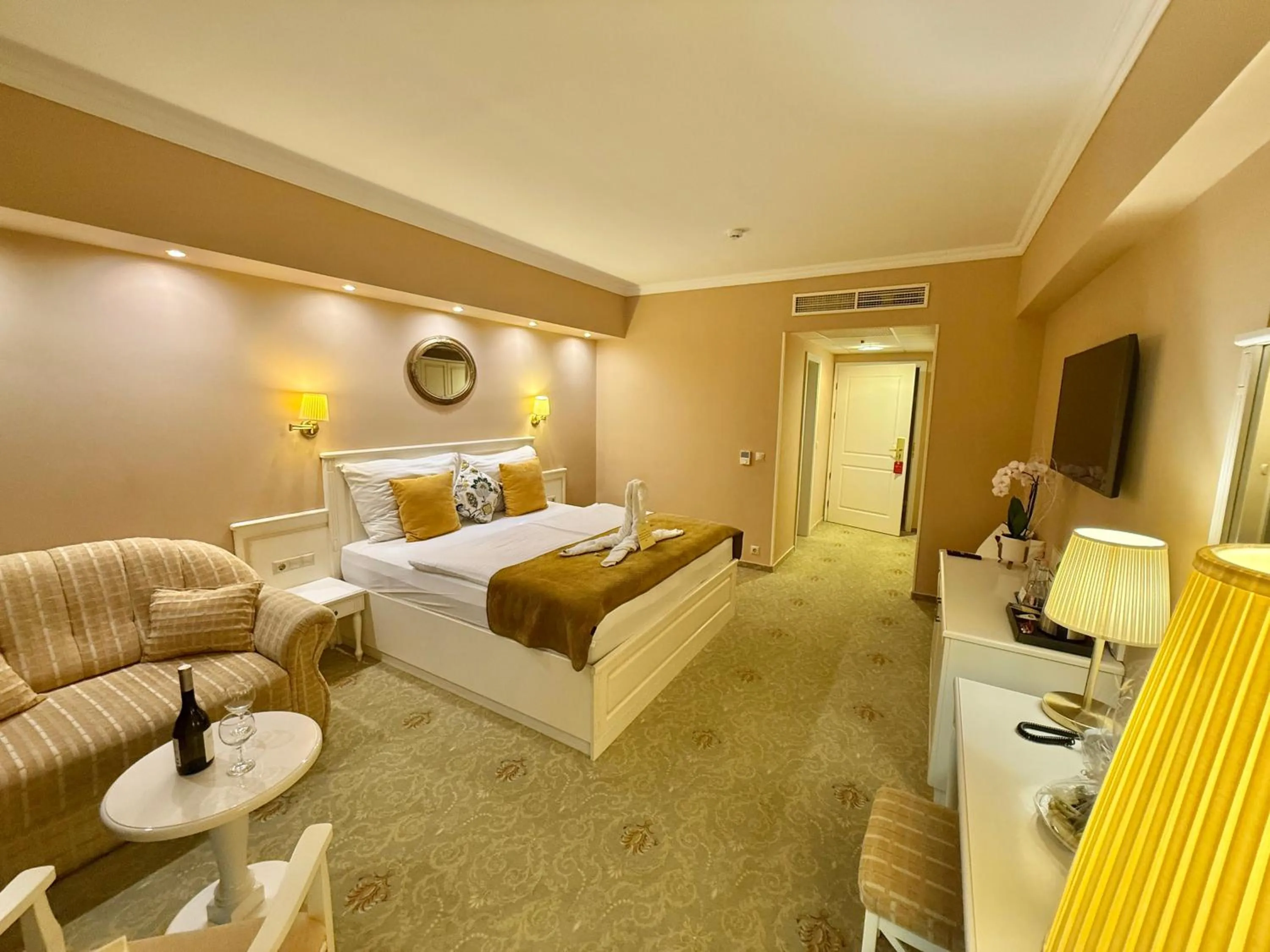 Photo of the whole room, Bed in Calimbra Wellness Hotel Superior