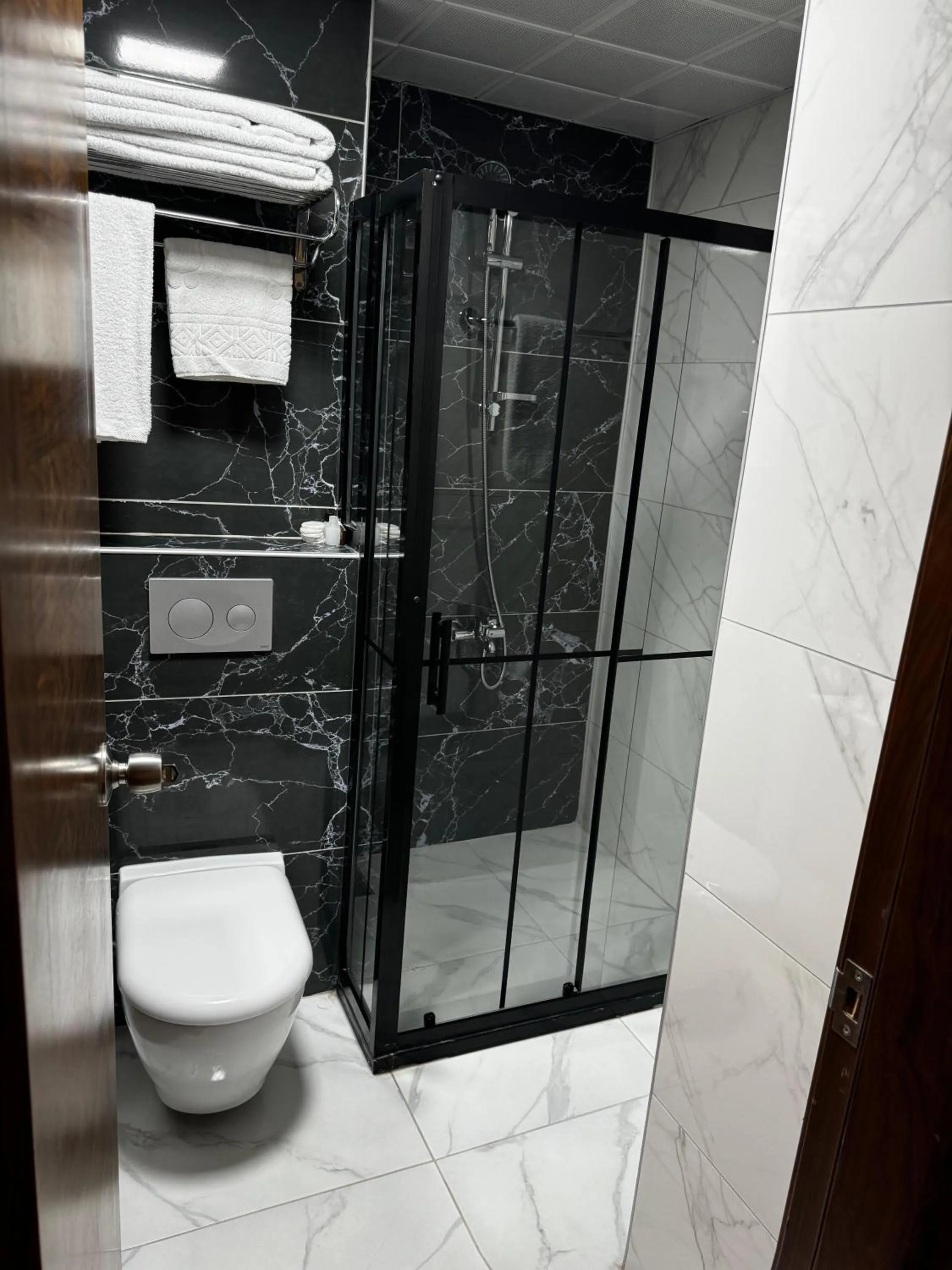 Shower in Miroglu Hotel