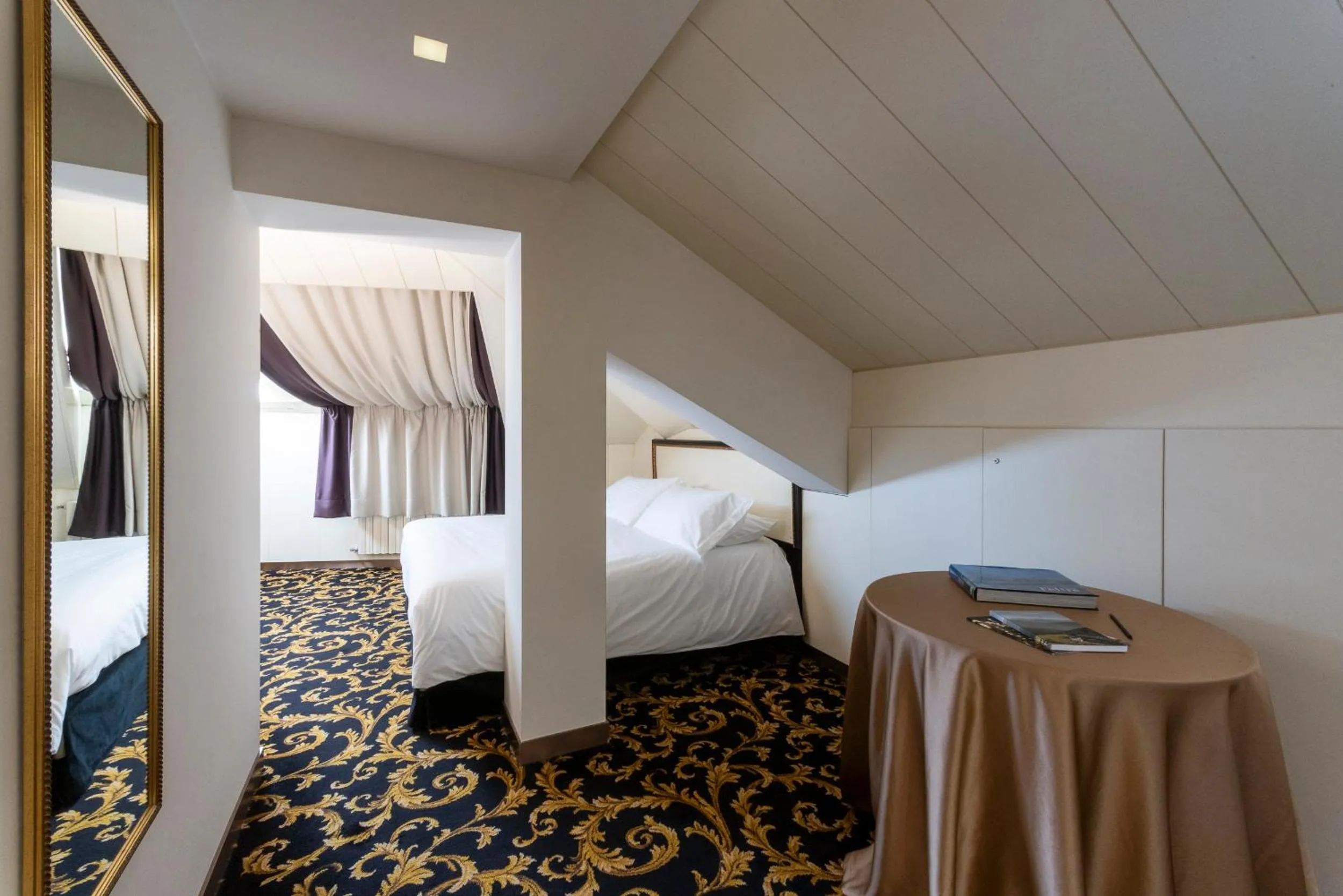 Bedroom, Bed in Hotel Doriguzzi