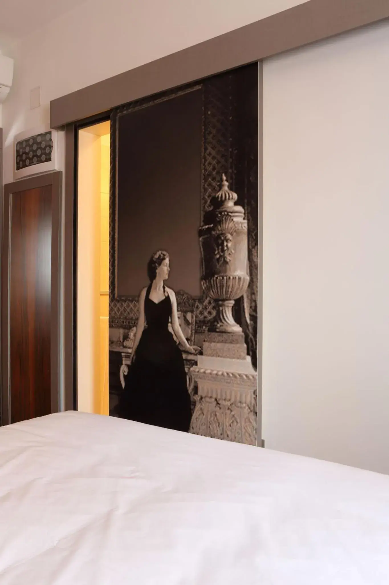 Decorative detail, Bed in Hotel Doriguzzi Decorative detail, Bed in Hotel Doriguzzi