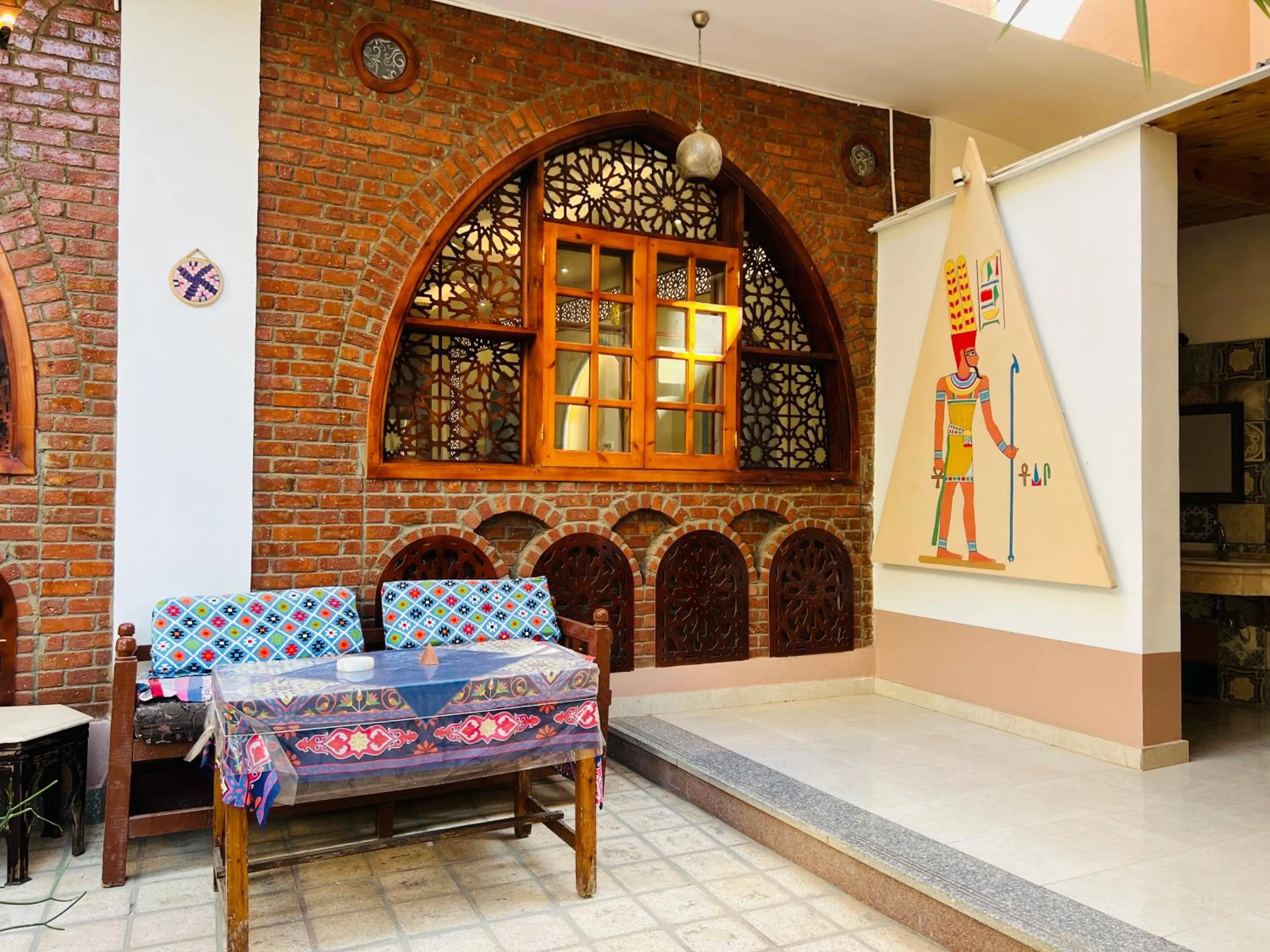 Restaurant/places to eat in Amon Hotel