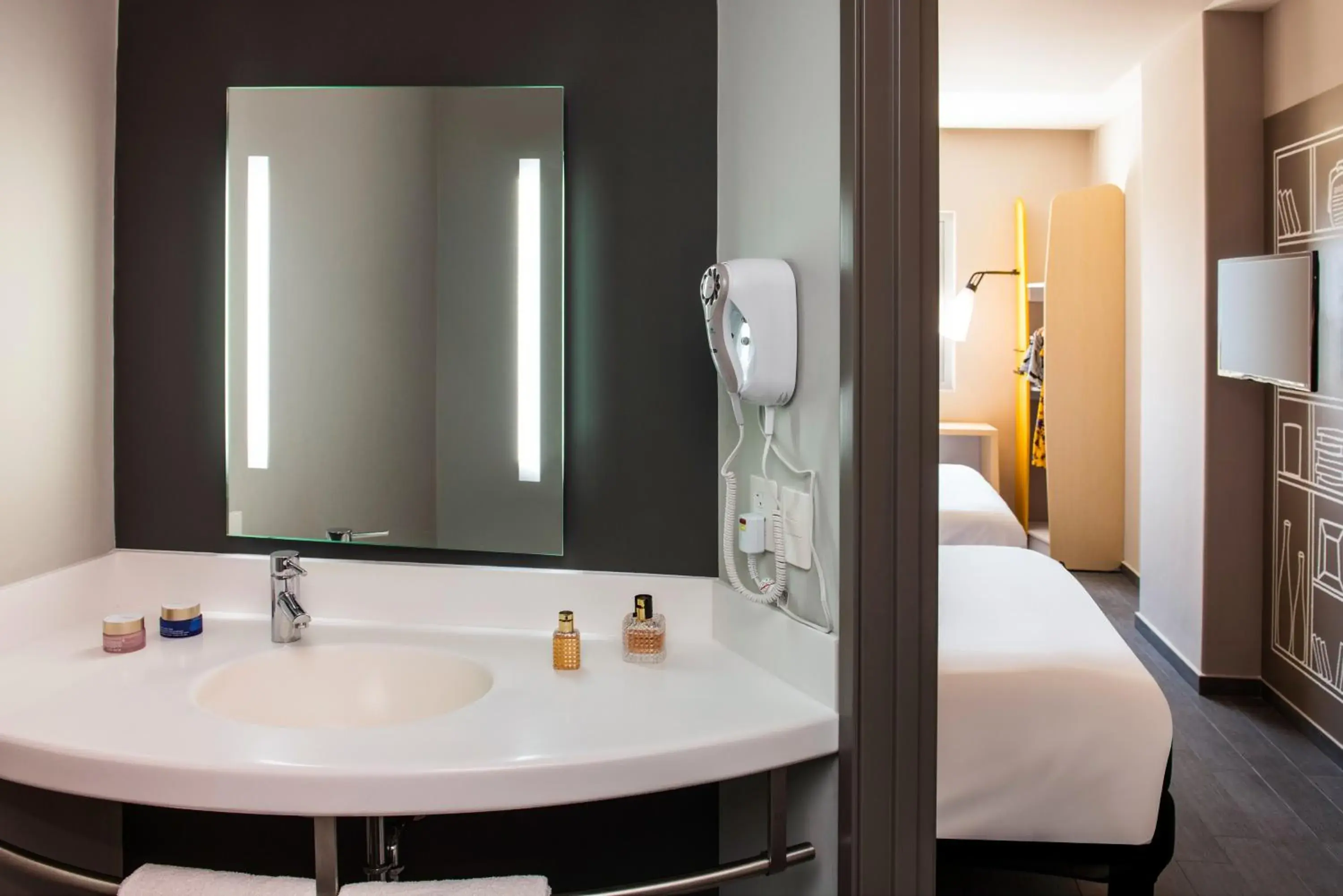 Bathroom, Bed in Ibis Mazatlan Marina Bathroom, Bed in Ibis Mazatlan Marina