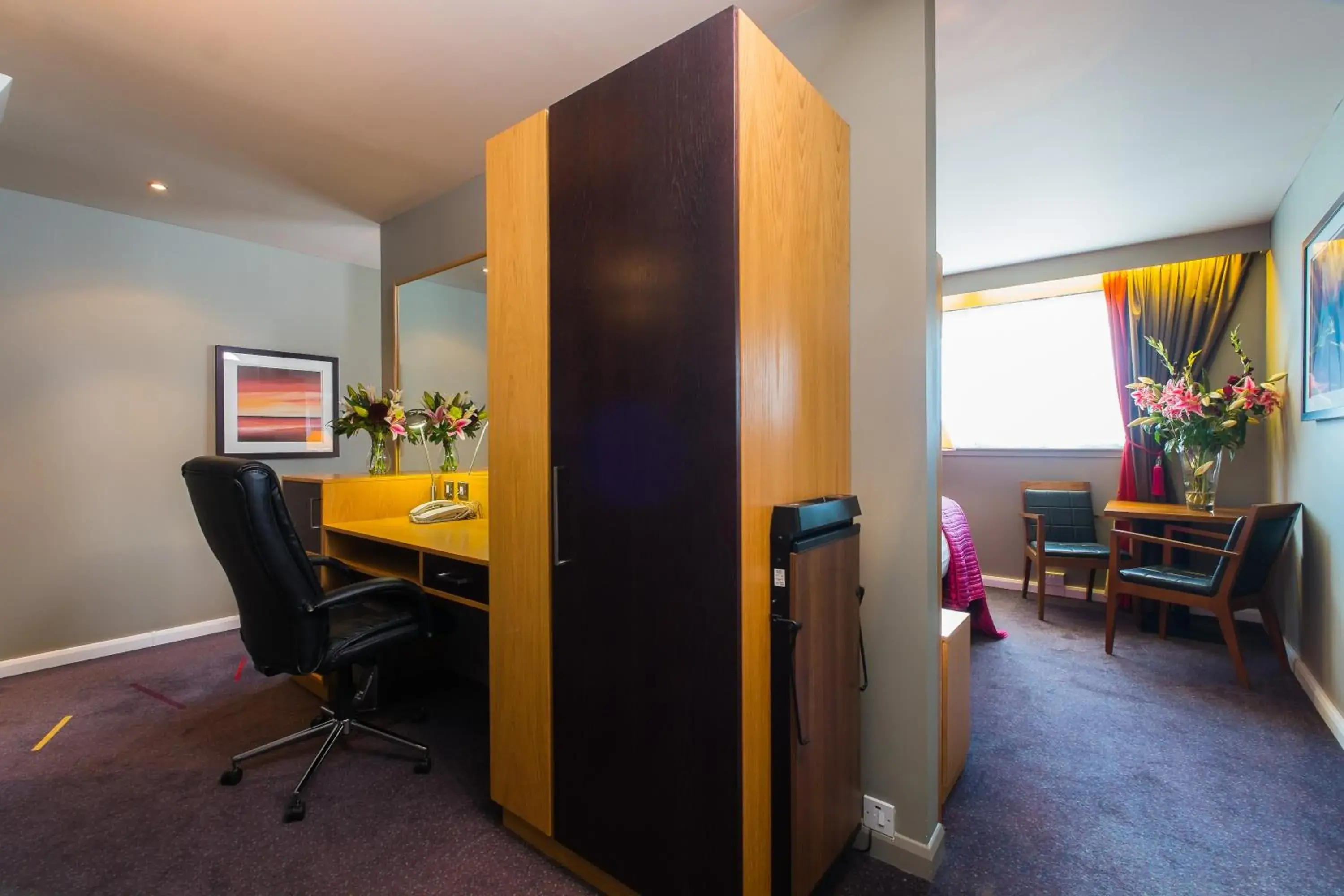 King Suite with Sofa Bed in Holiday Inn Aberdeen West by IHG King Suite with Sofa Bed in Holiday Inn Aberdeen West by IHG