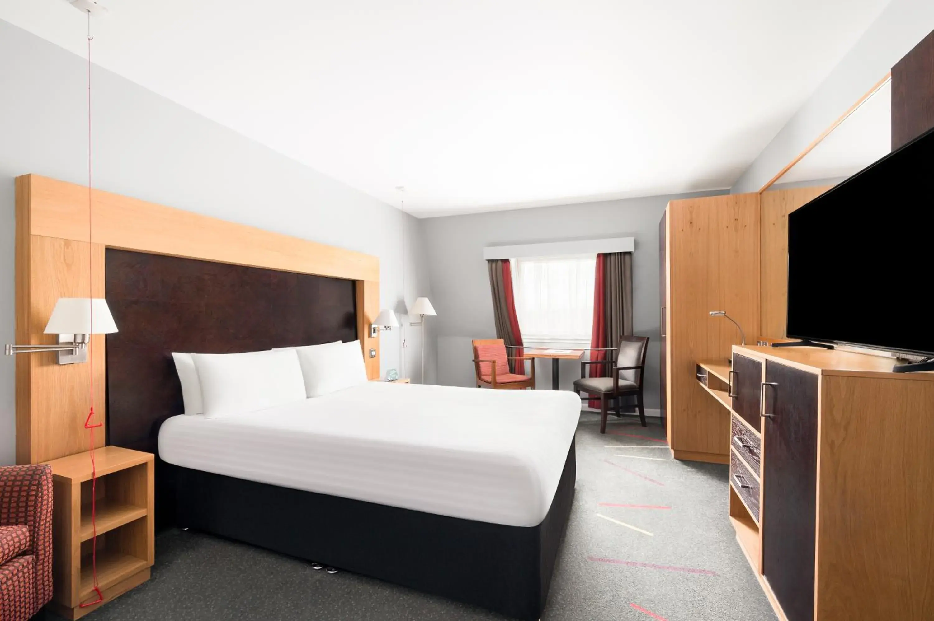 Standard Queen Room in Holiday Inn Aberdeen West by IHG Standard Queen Room in Holiday Inn Aberdeen West by IHG