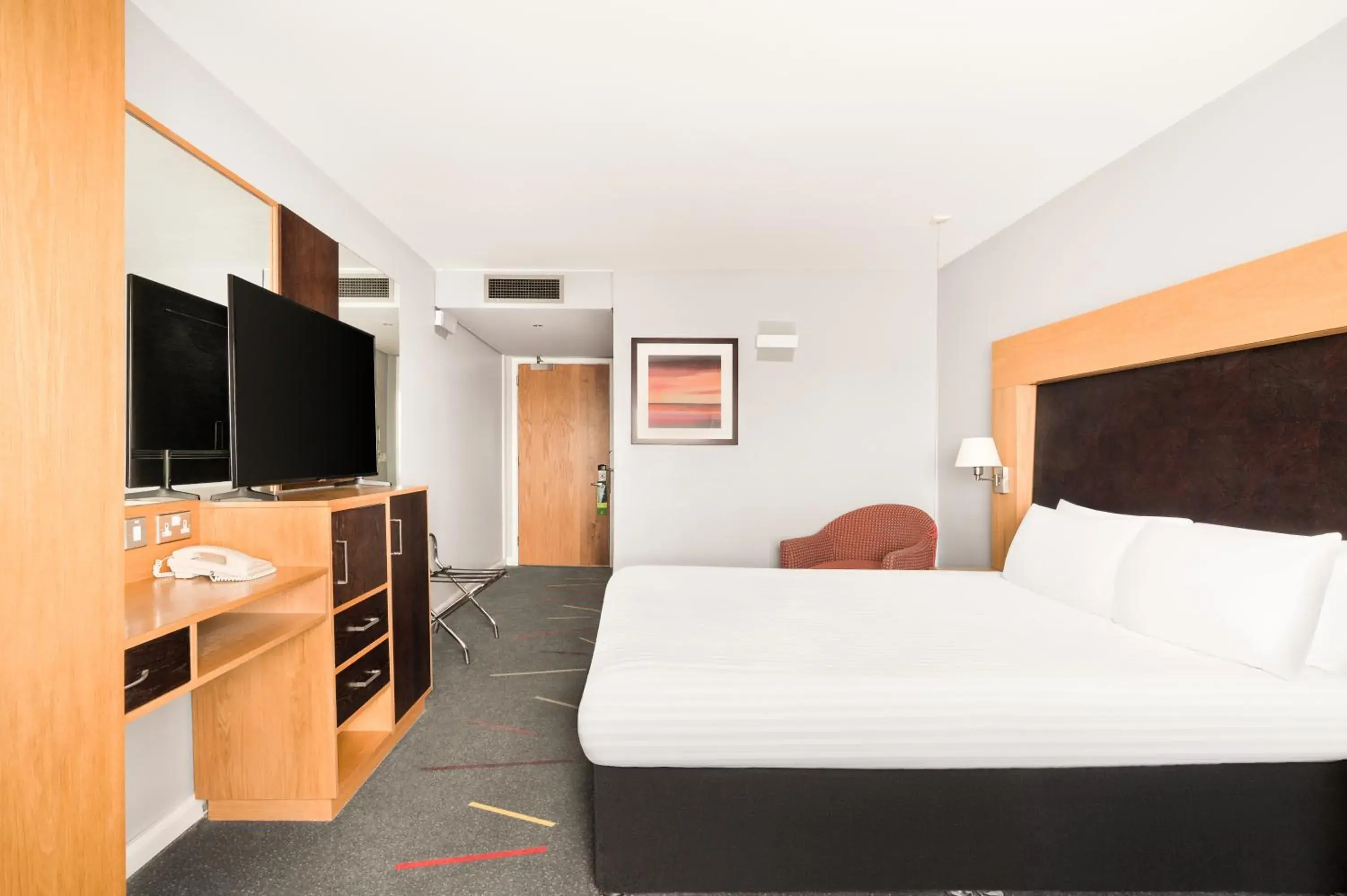 Standard Room in Holiday Inn Aberdeen West by IHG Standard Room in Holiday Inn Aberdeen West by IHG