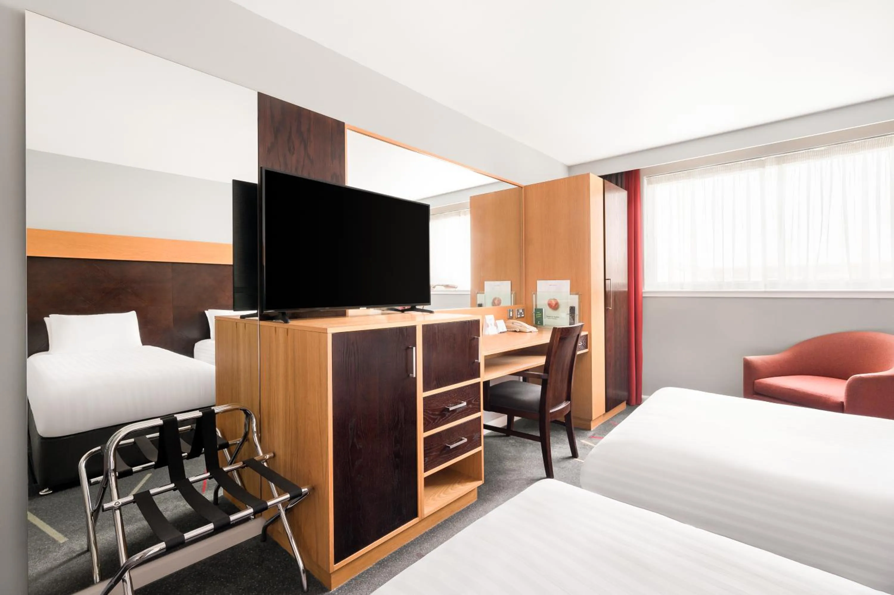 Bed in Holiday Inn Aberdeen West by IHG