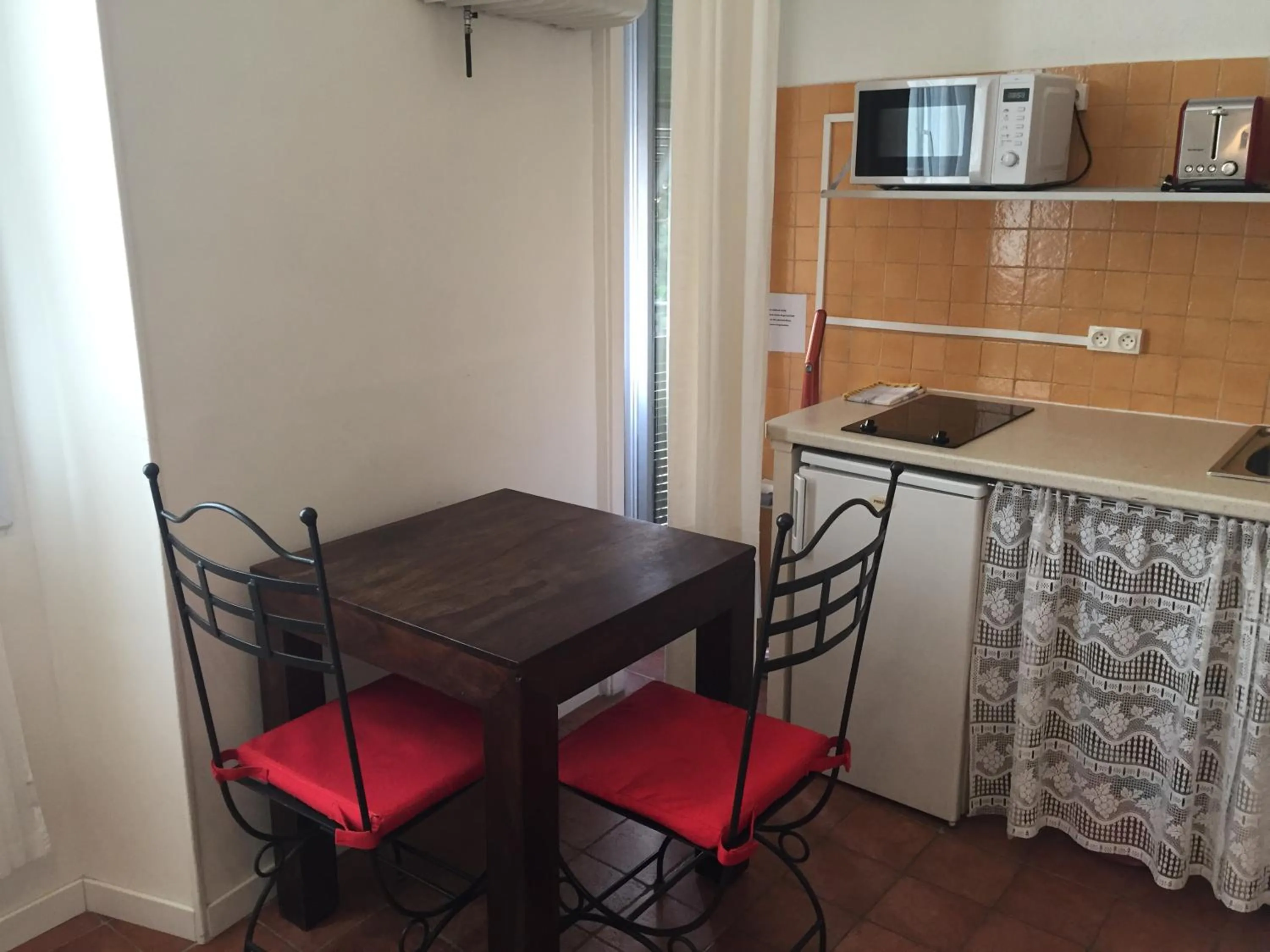 Kitchen or kitchenette in Studios Floreal