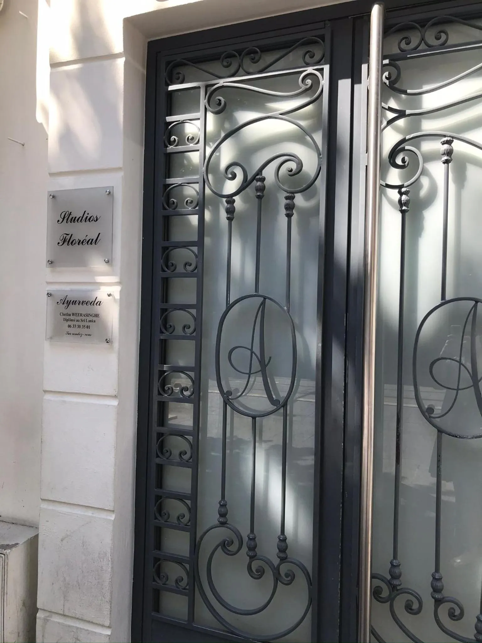 Facade/entrance in Studios Floreal