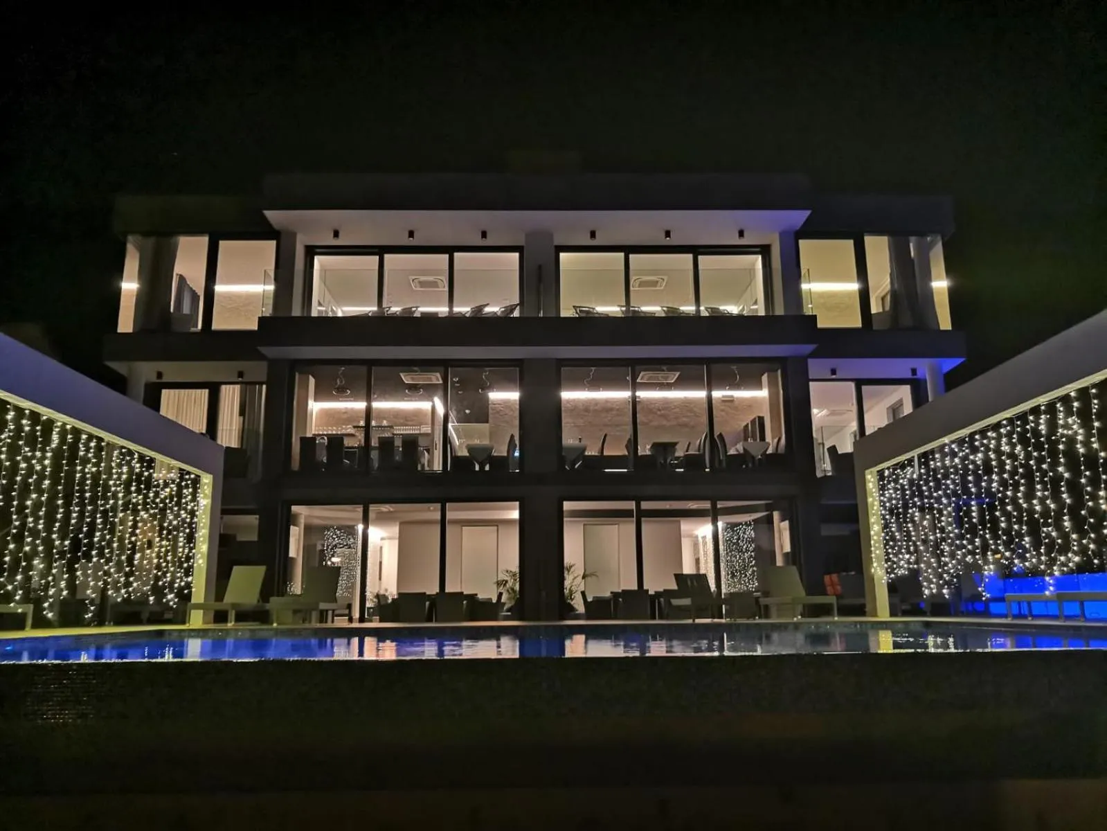 Facade/entrance in Sky Beach Aparthotel