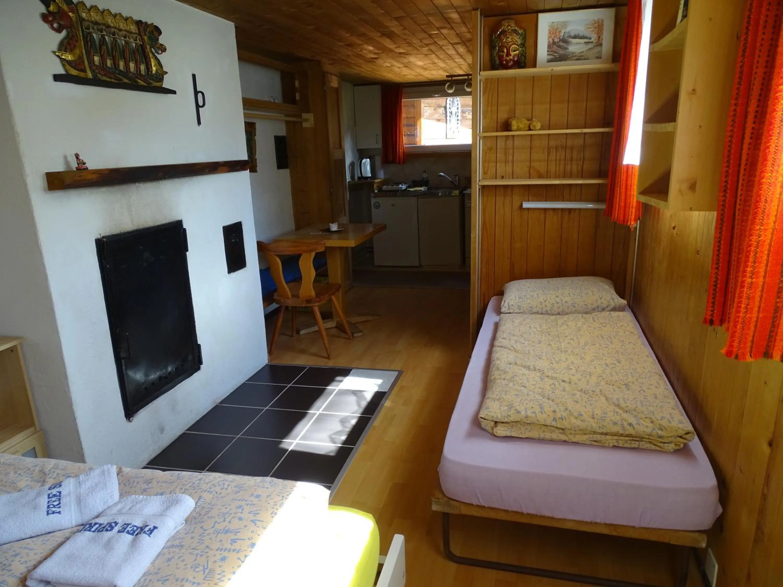 Photo of the whole room in Free Spirit Lodge