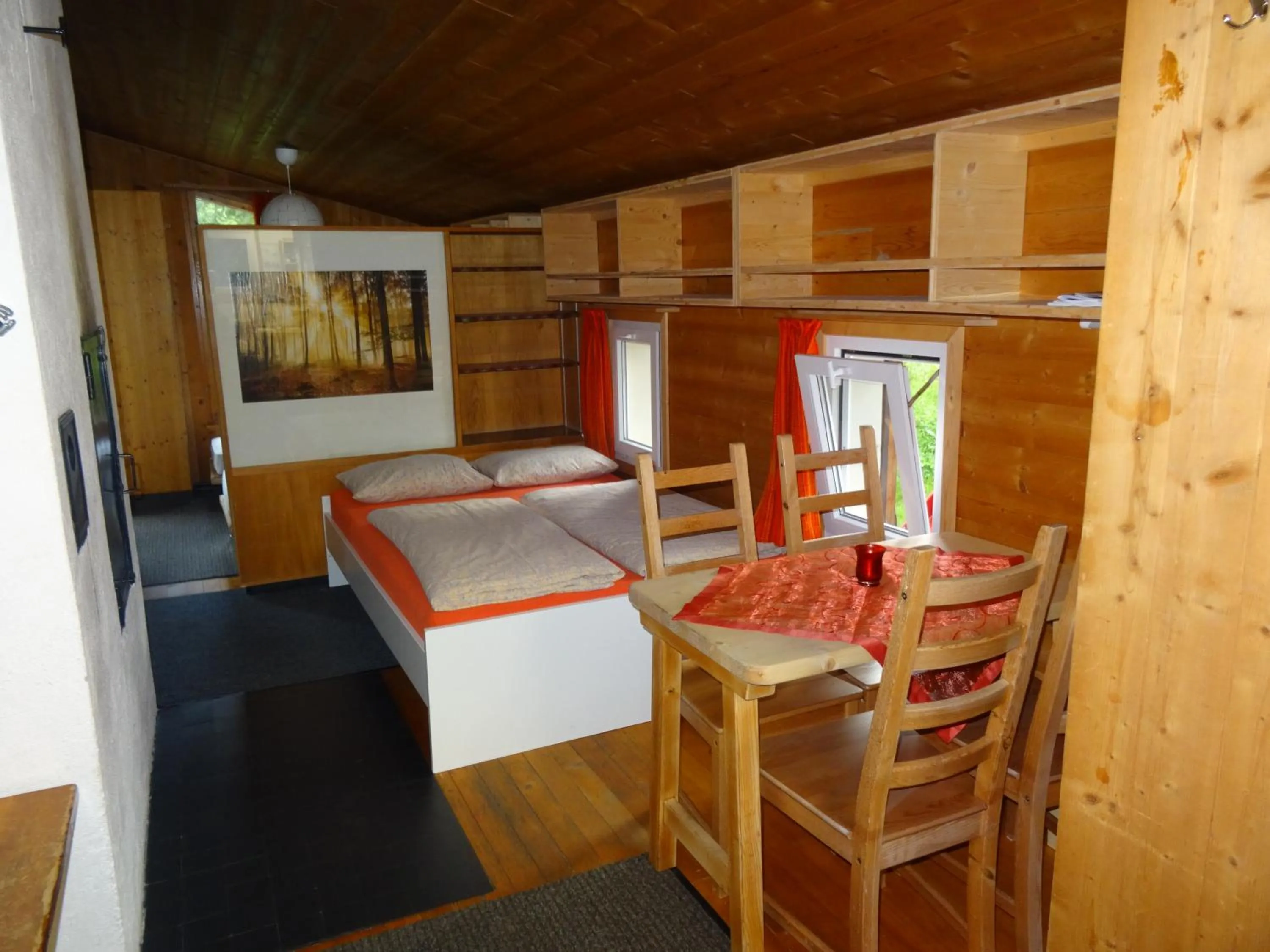 Photo of the whole room in Free Spirit Lodge