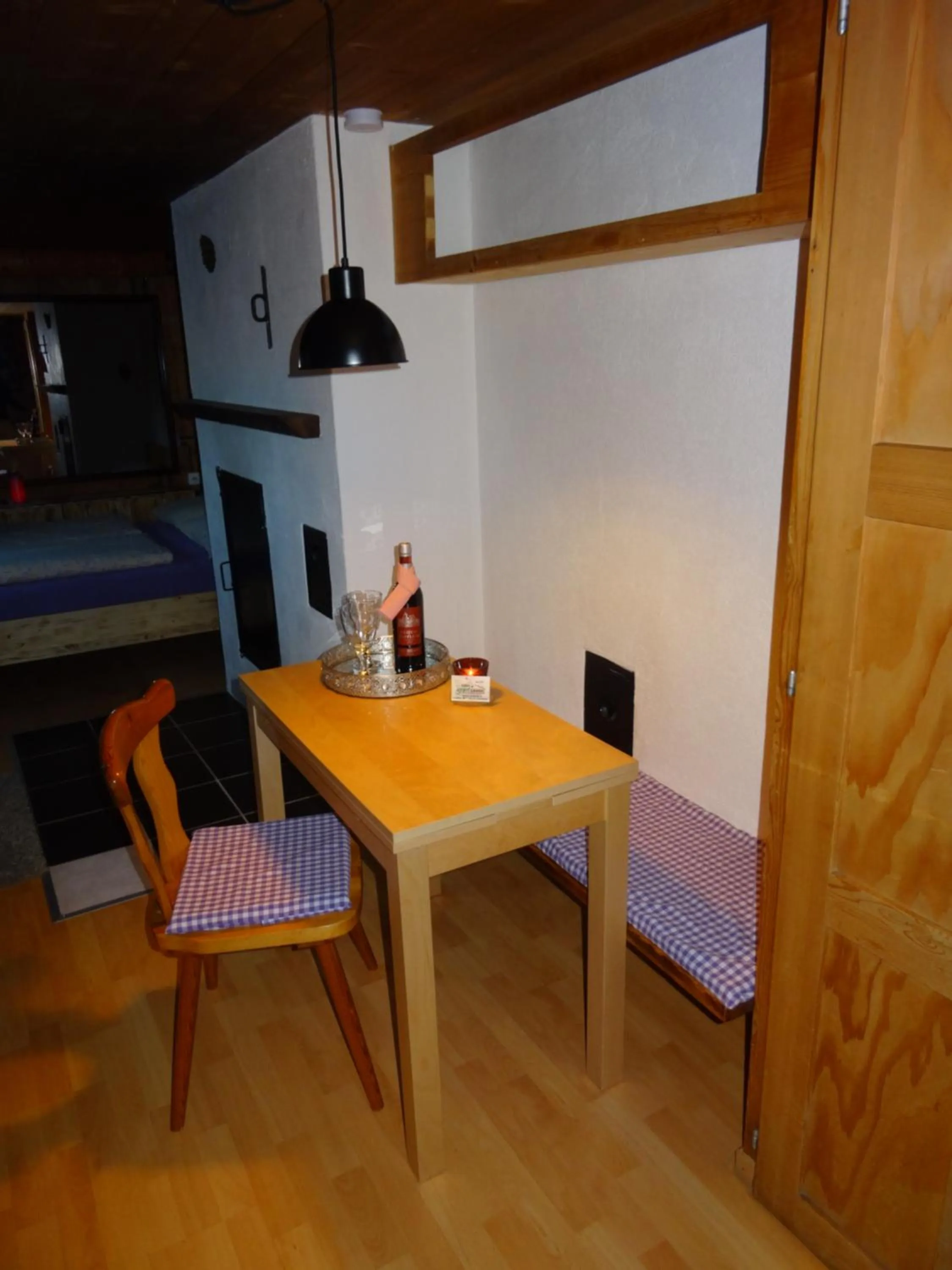 Photo of the whole room in Free Spirit Lodge