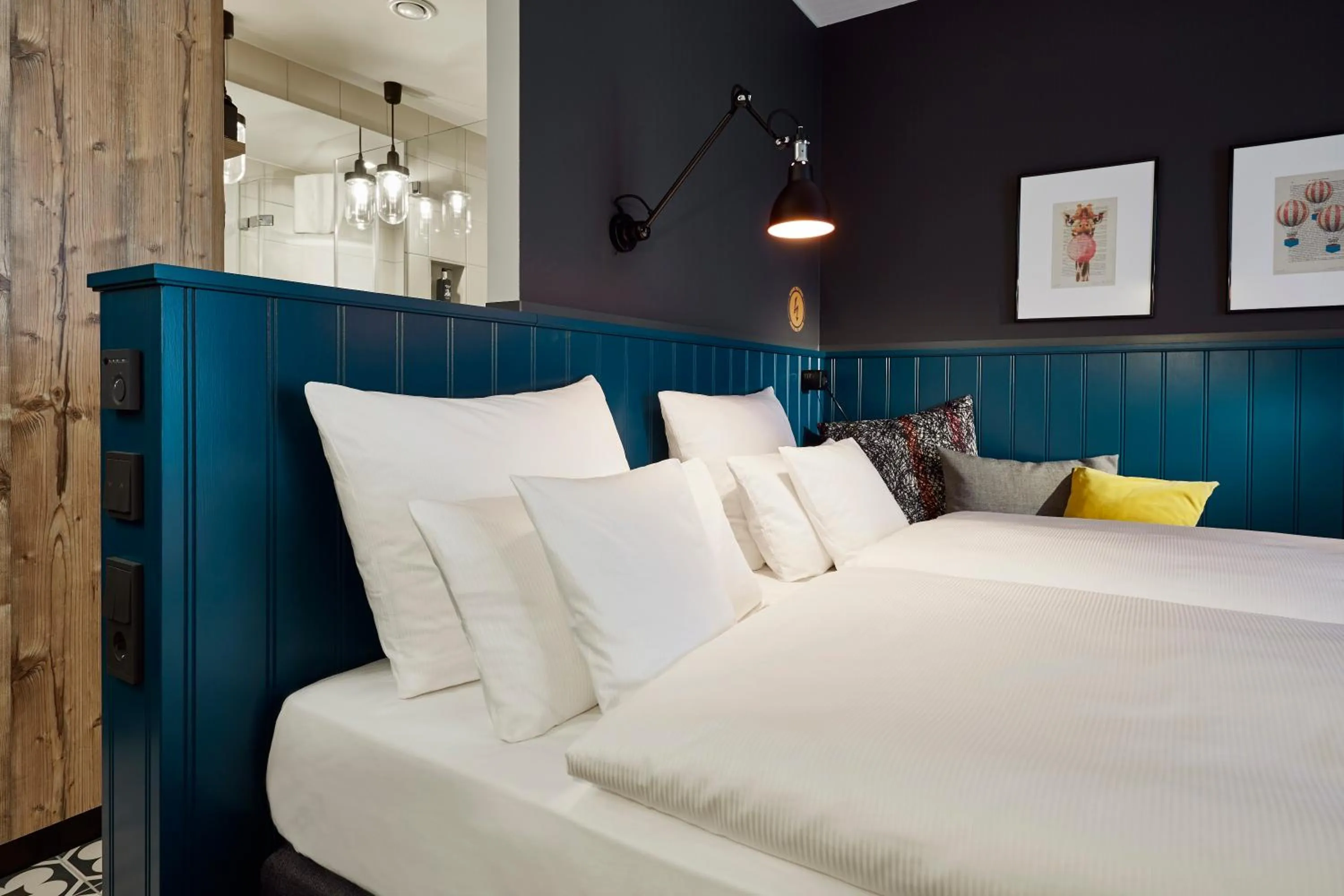 Bed in Me and All Hotel Mainz, by Hyatt