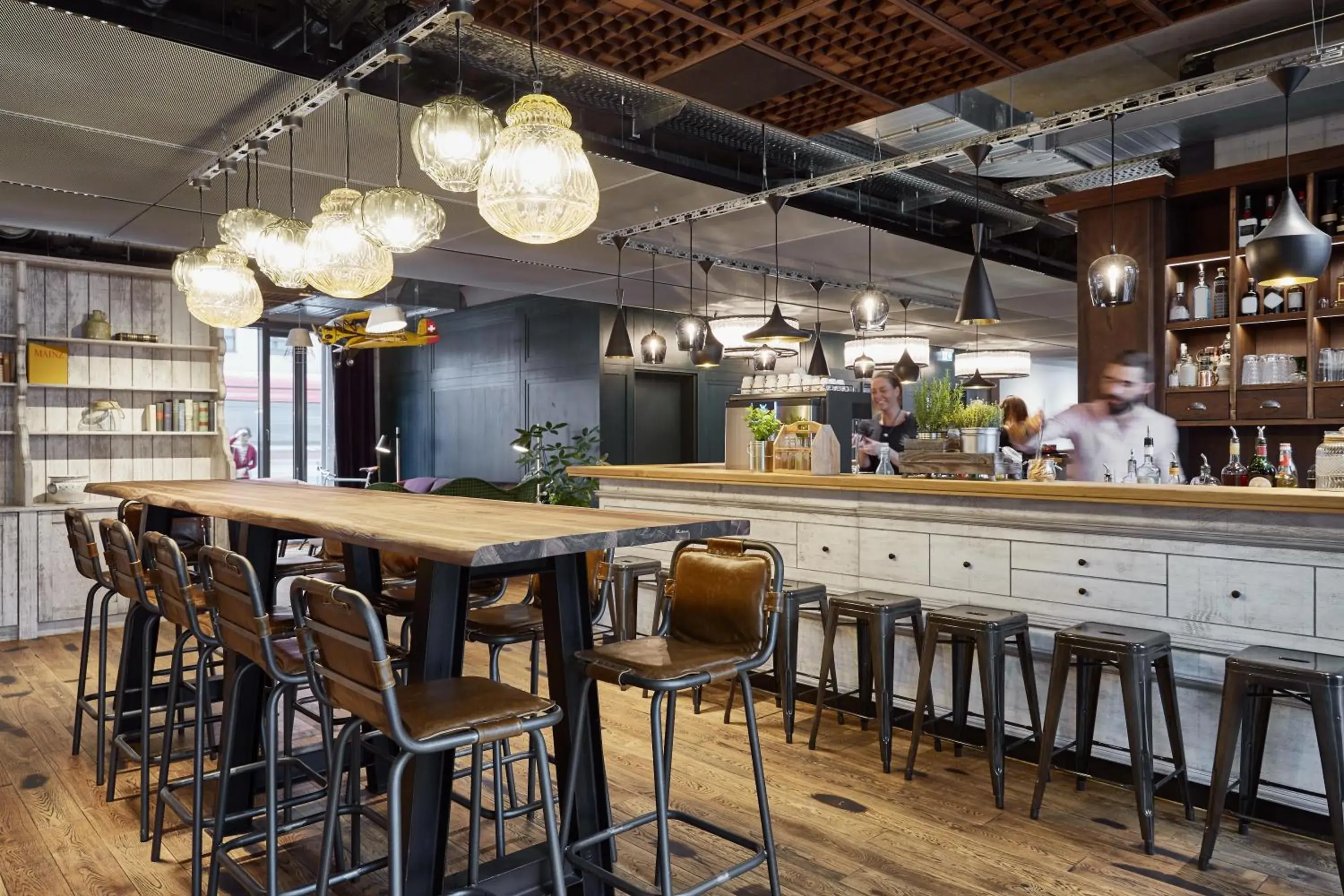 Lounge or bar in Me and All Hotel Mainz, by Hyatt Lounge or bar in Me and All Hotel Mainz, by Hyatt