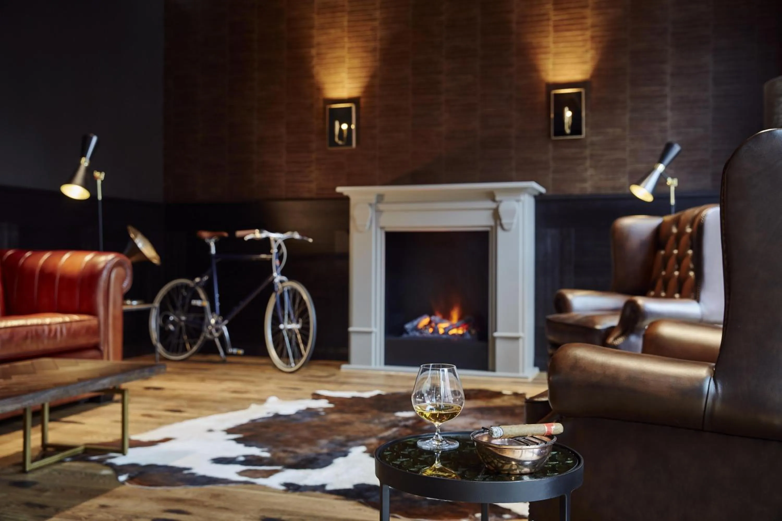 Lounge or bar in Me and All Hotel Mainz, by Hyatt