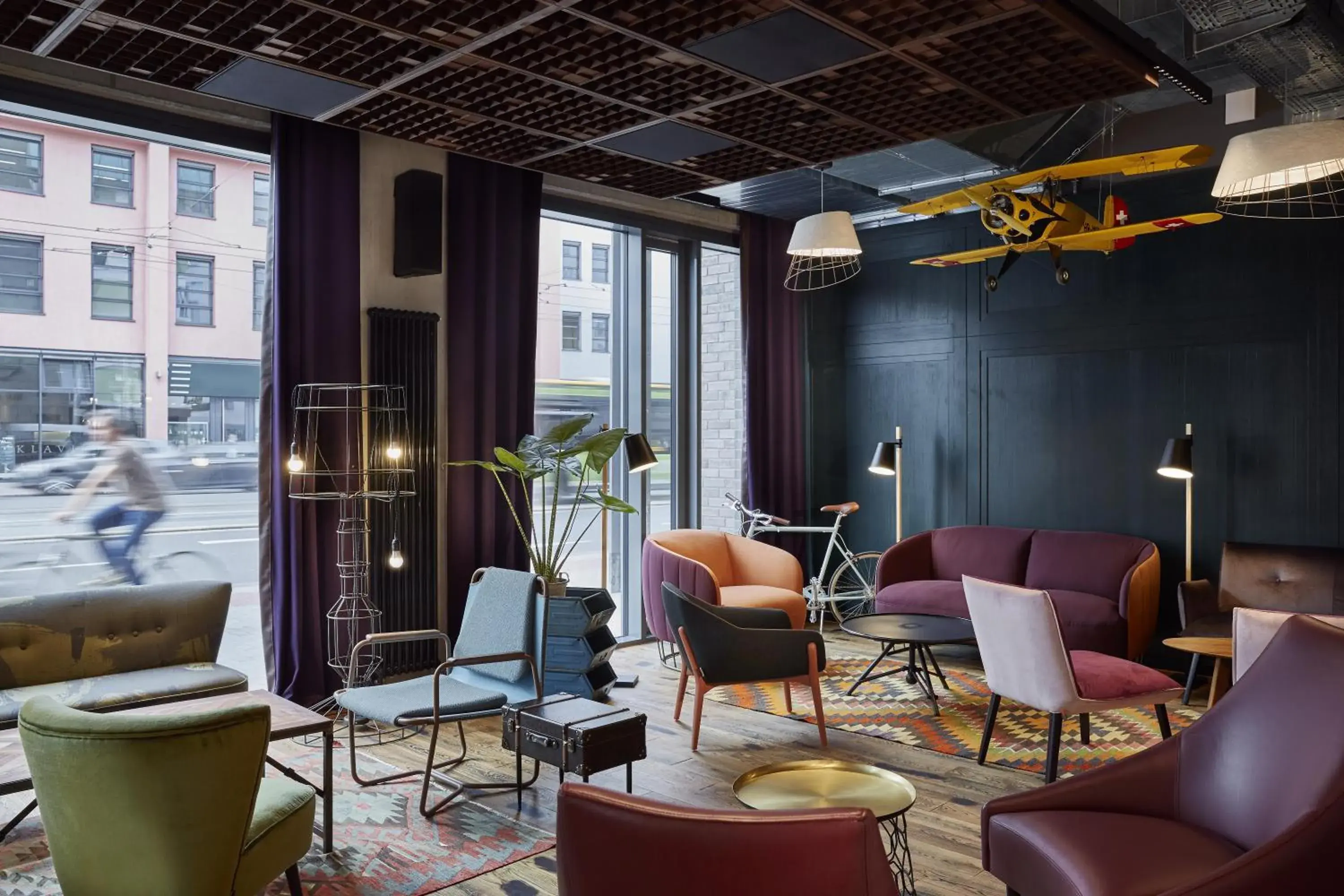 Lounge or bar in Me and All Hotel Mainz, by Hyatt Lounge or bar in Me and All Hotel Mainz, by Hyatt