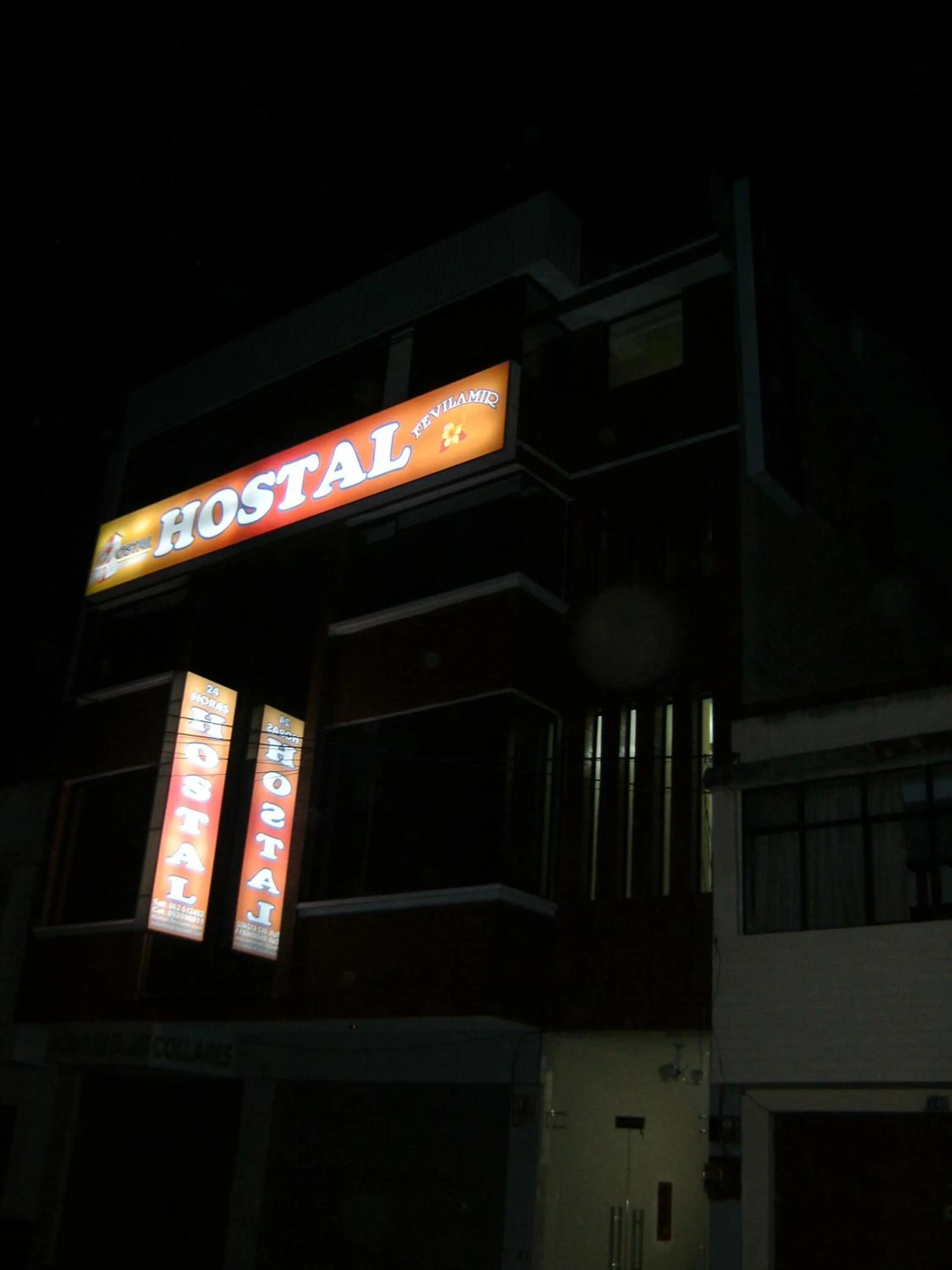 Facade/entrance in Hostal Fevilamir