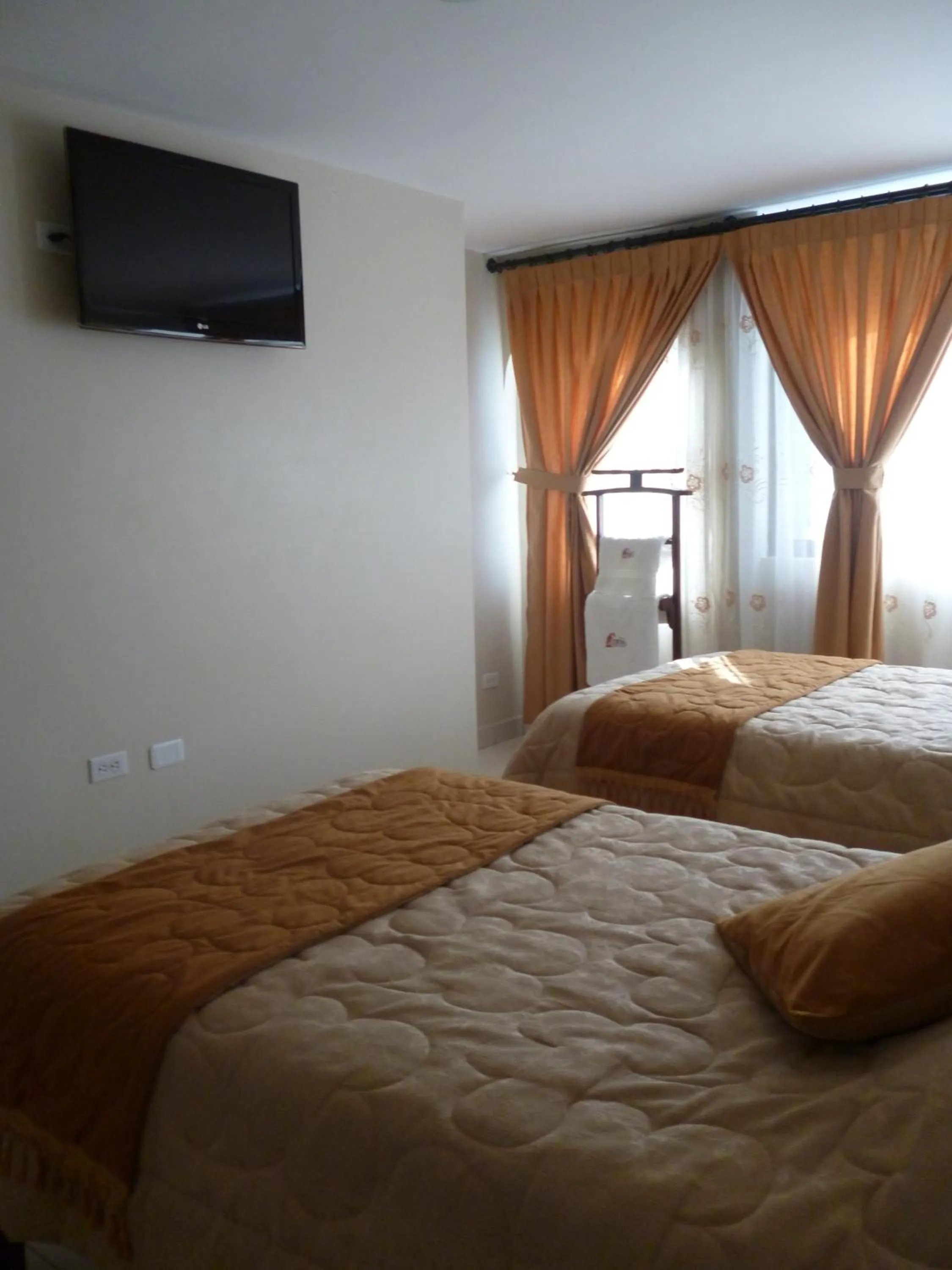 TV and multimedia, Bed in Hostal Fevilamir