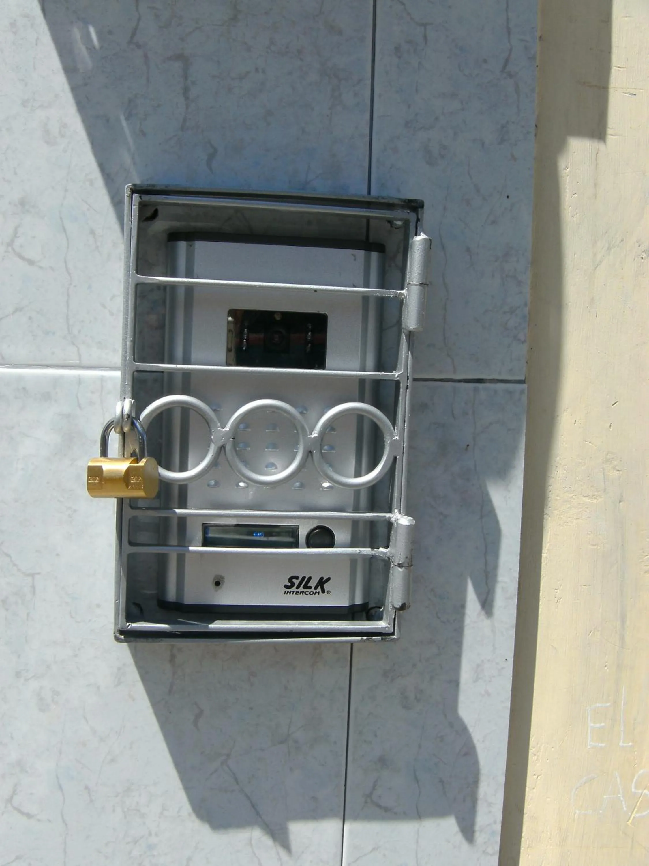 Facade/entrance in Hostal Fevilamir