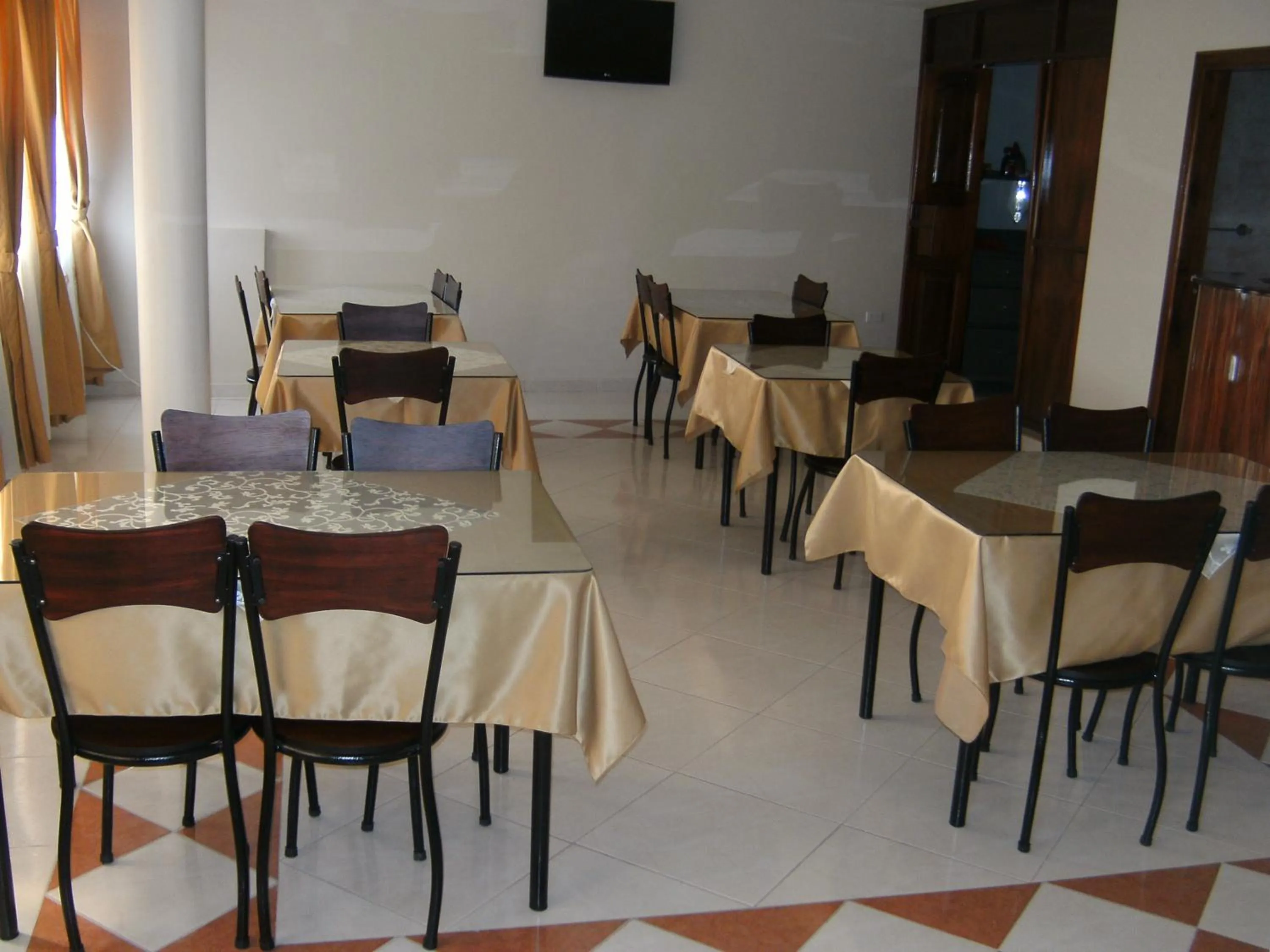 Restaurant/places to eat in Hostal Fevilamir
