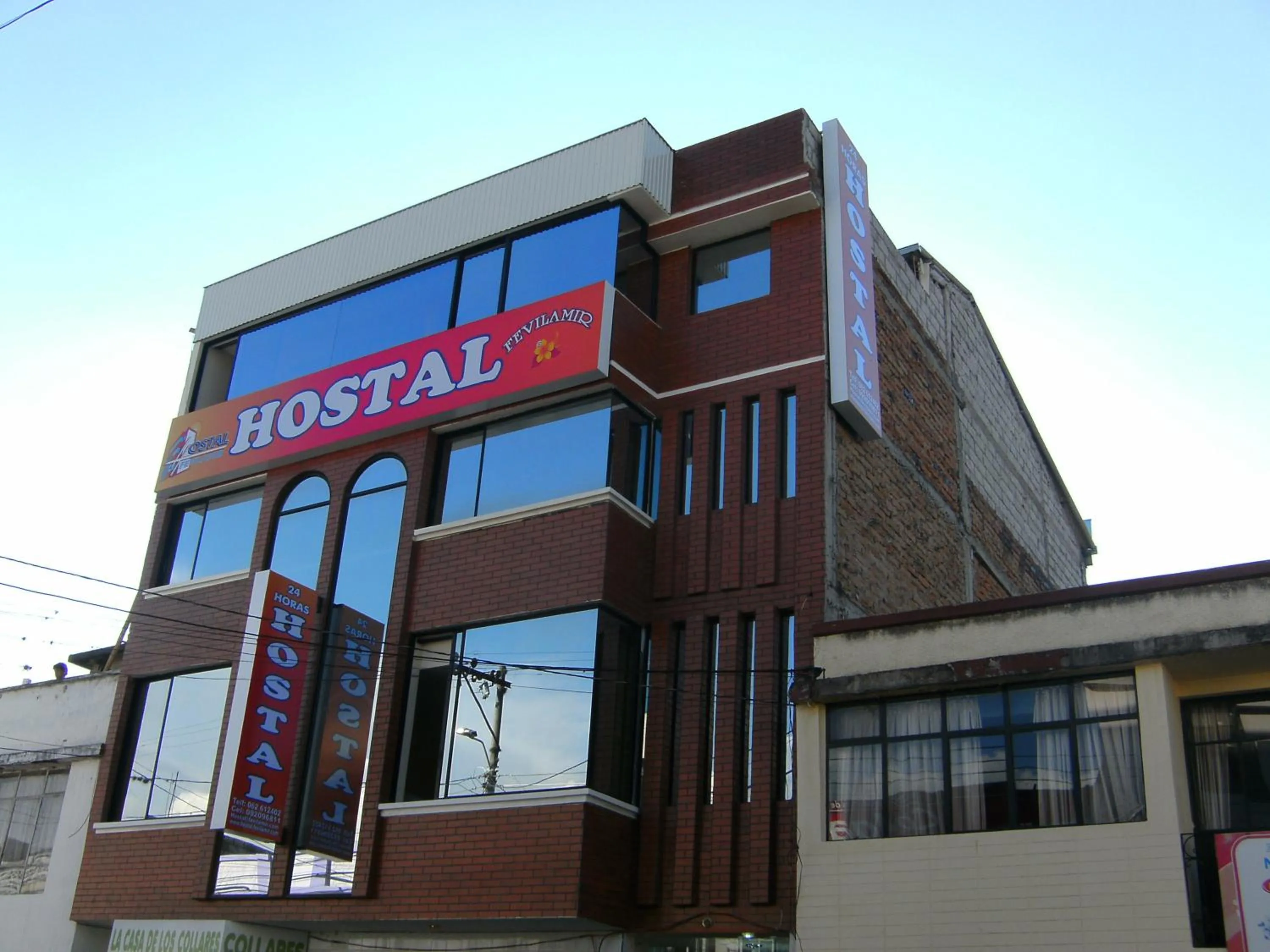 Facade/entrance in Hostal Fevilamir