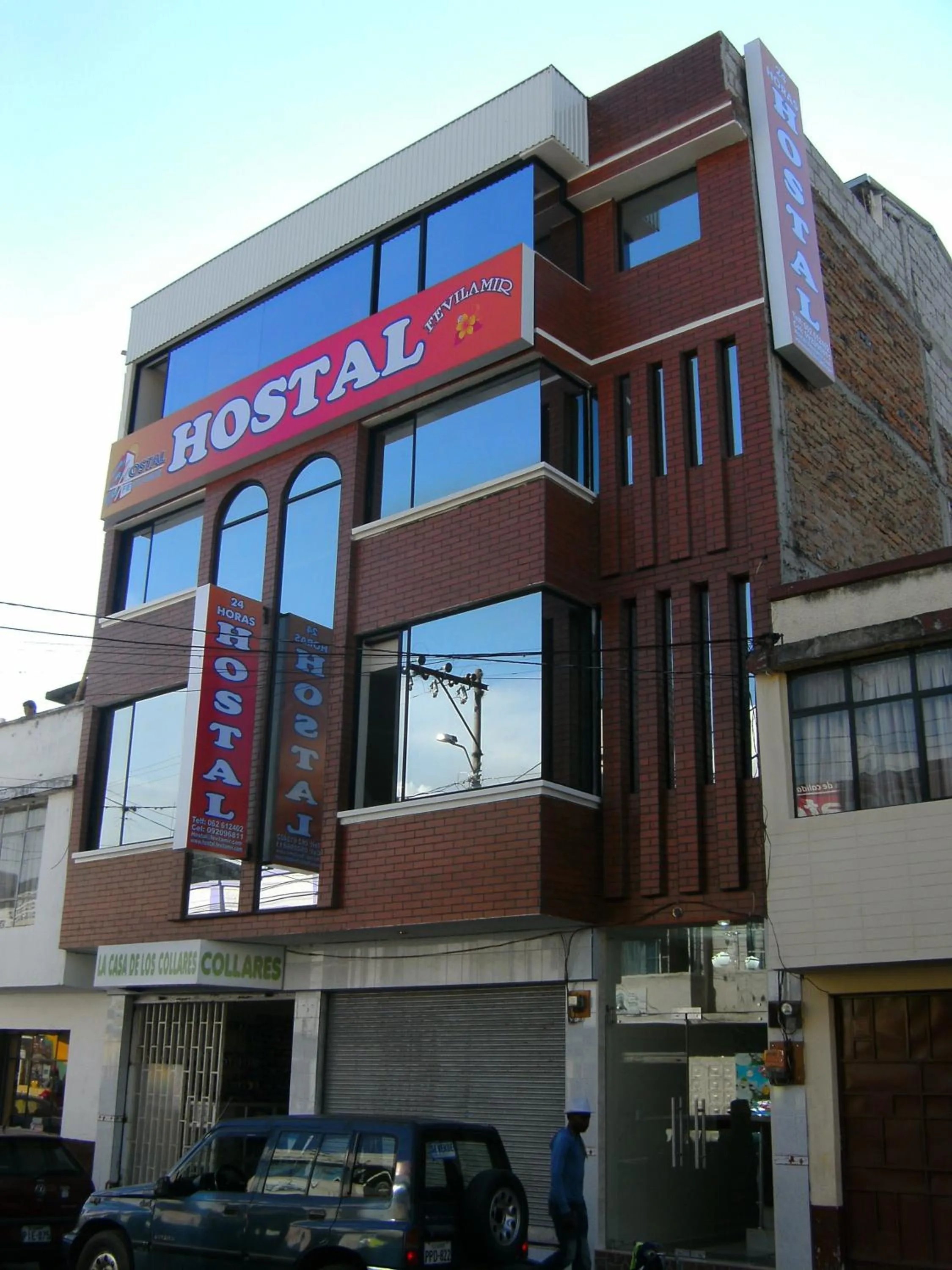 Facade/entrance in Hostal Fevilamir