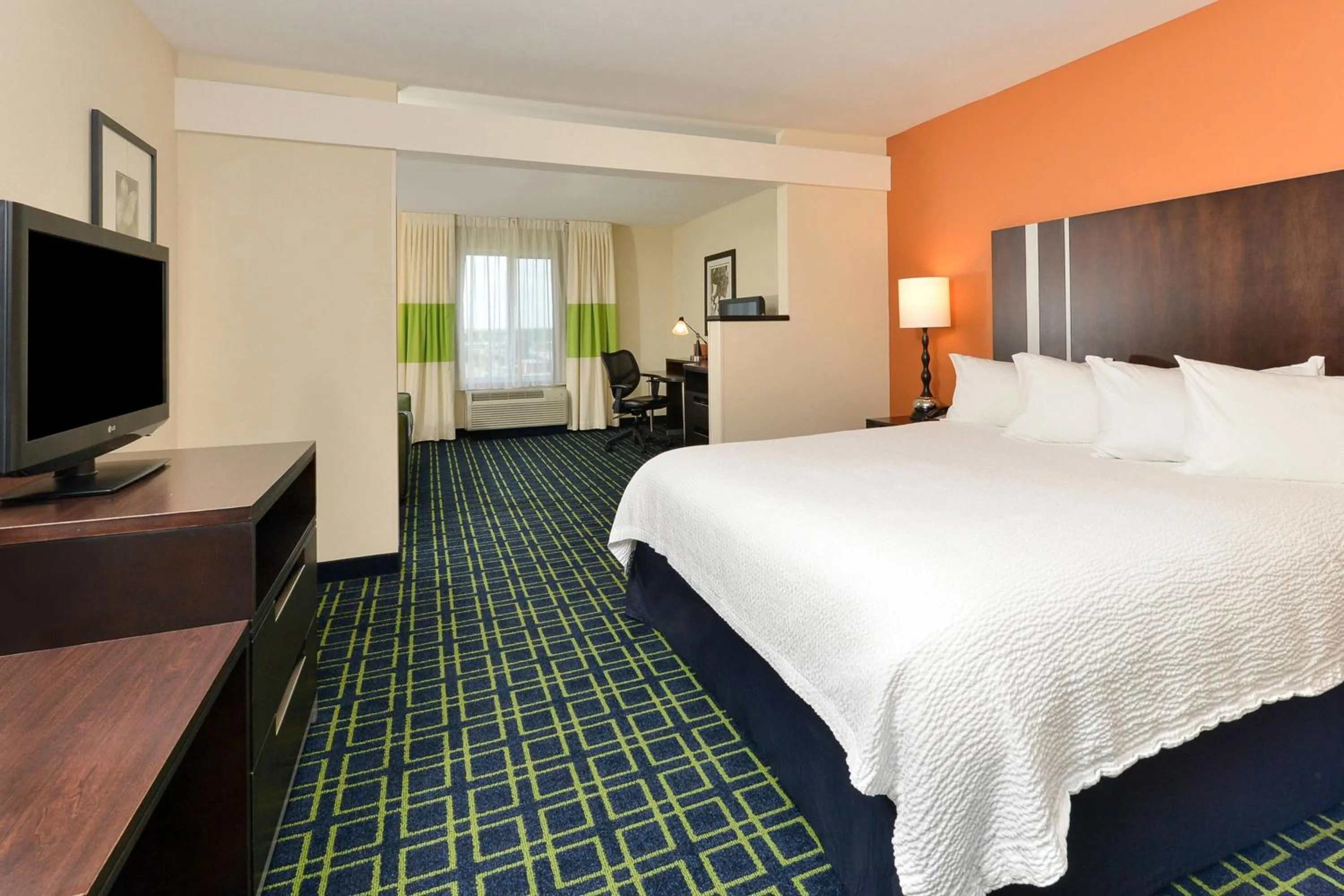 Photo of the whole room, Bed in Fairfield Inn & Suites by Marriott Cedar Rapids