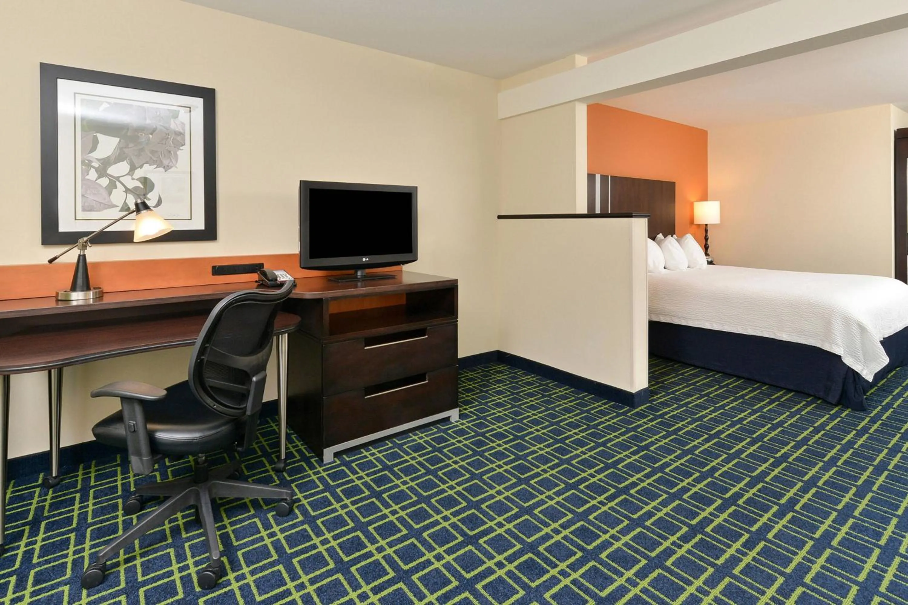 Photo of the whole room, Bed in Fairfield Inn & Suites by Marriott Cedar Rapids