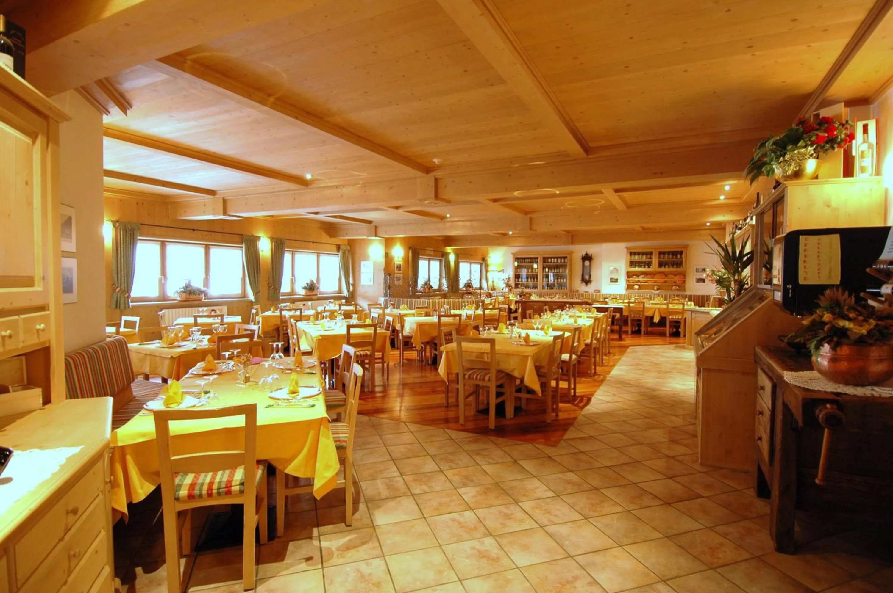 Restaurant/places to eat in Hotel Sport