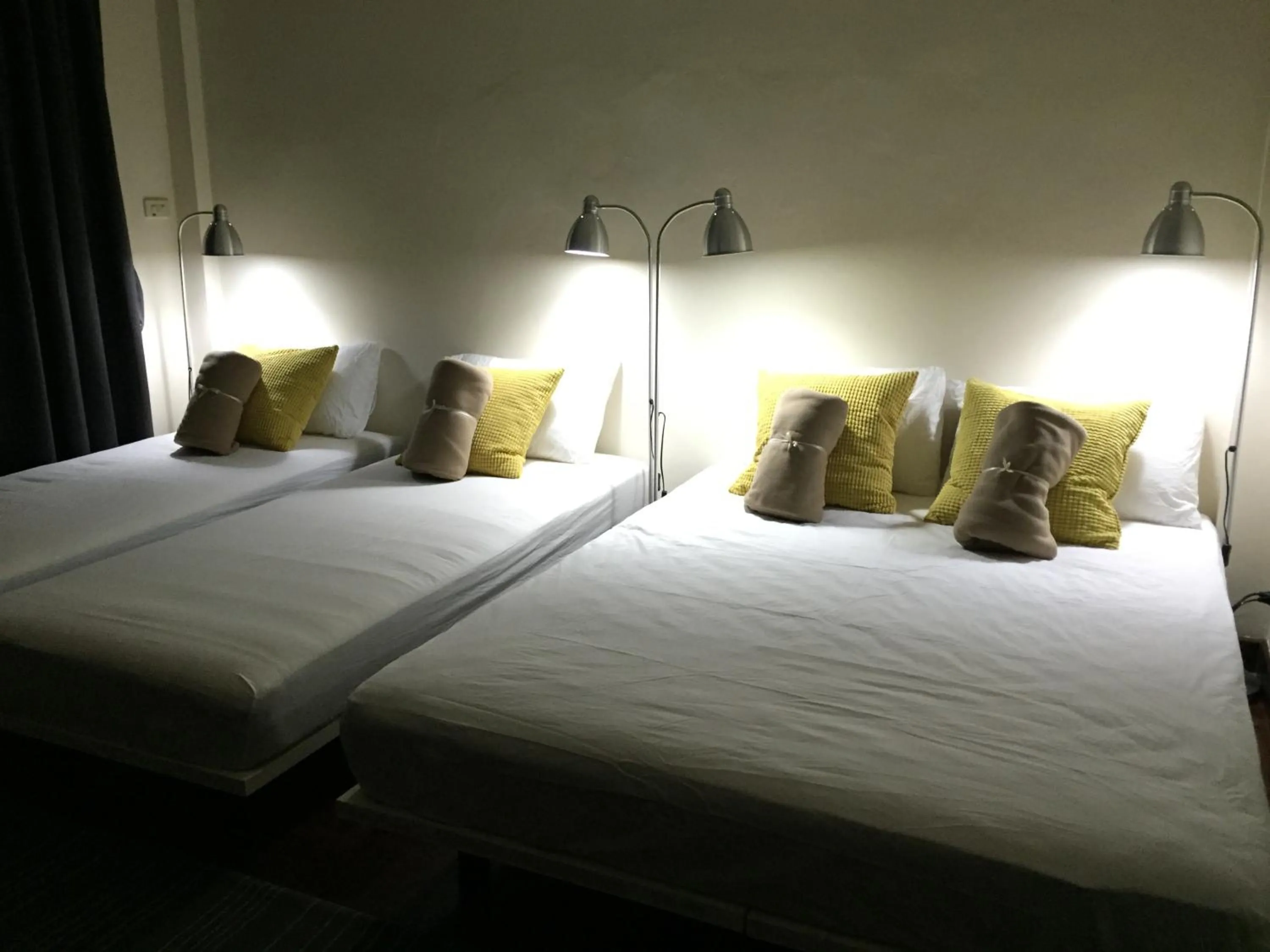 Bed in Yaksa Private