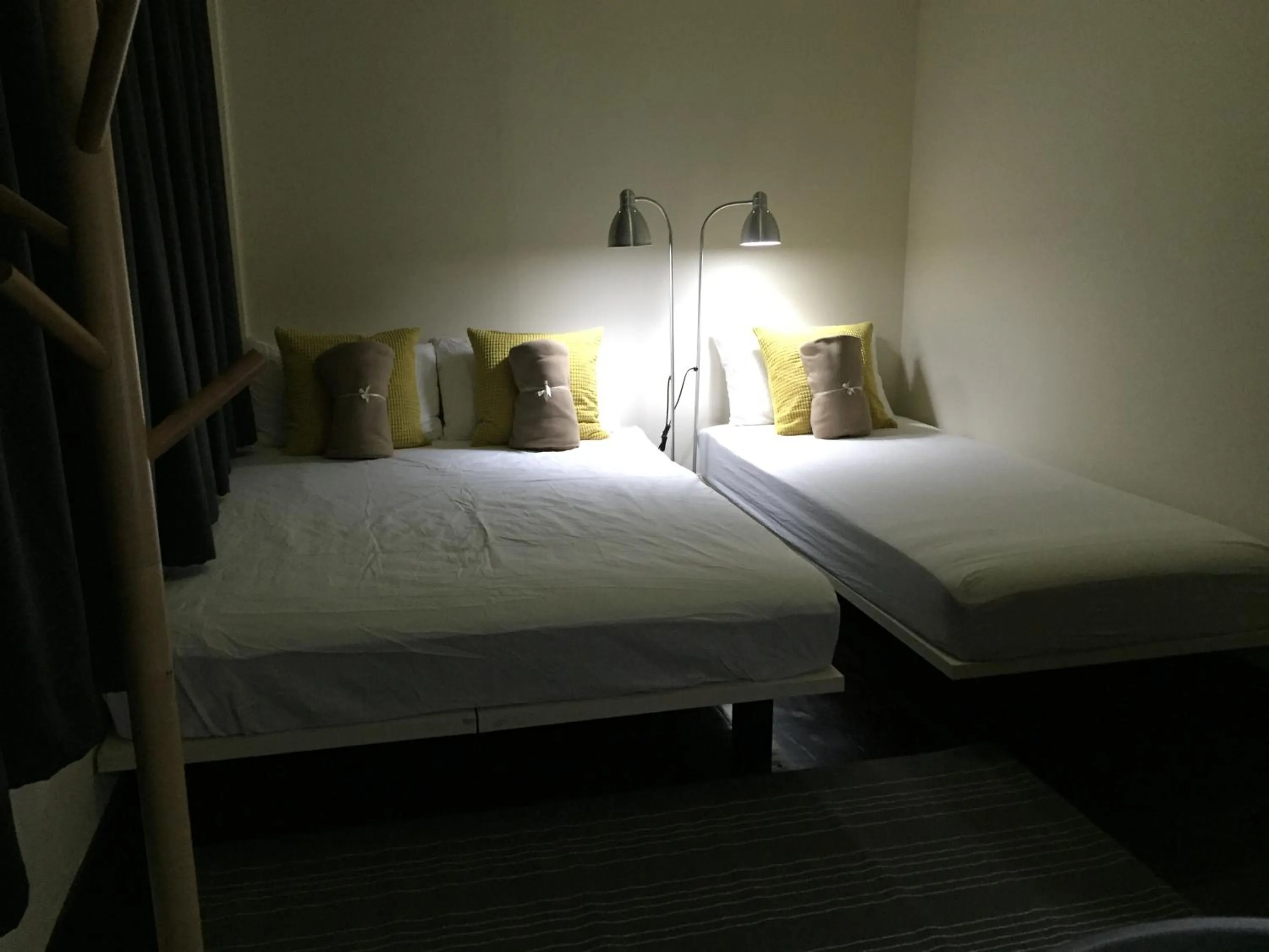 Bed in Yaksa Private