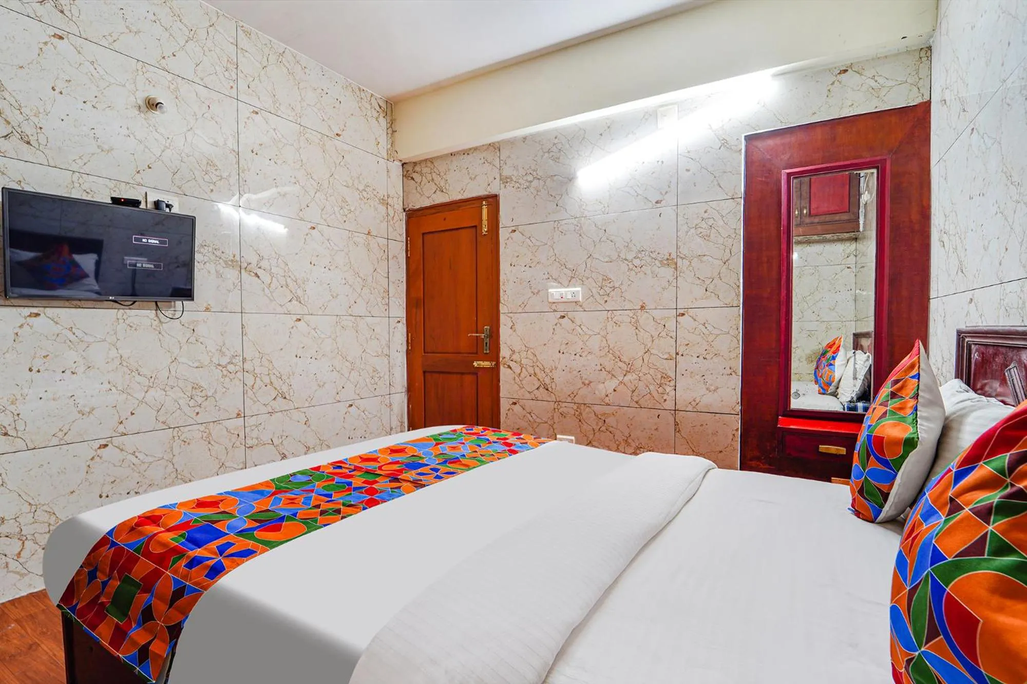 Bed in FabExpress Apple Grand - 200m from Our Lady of Fatima Church