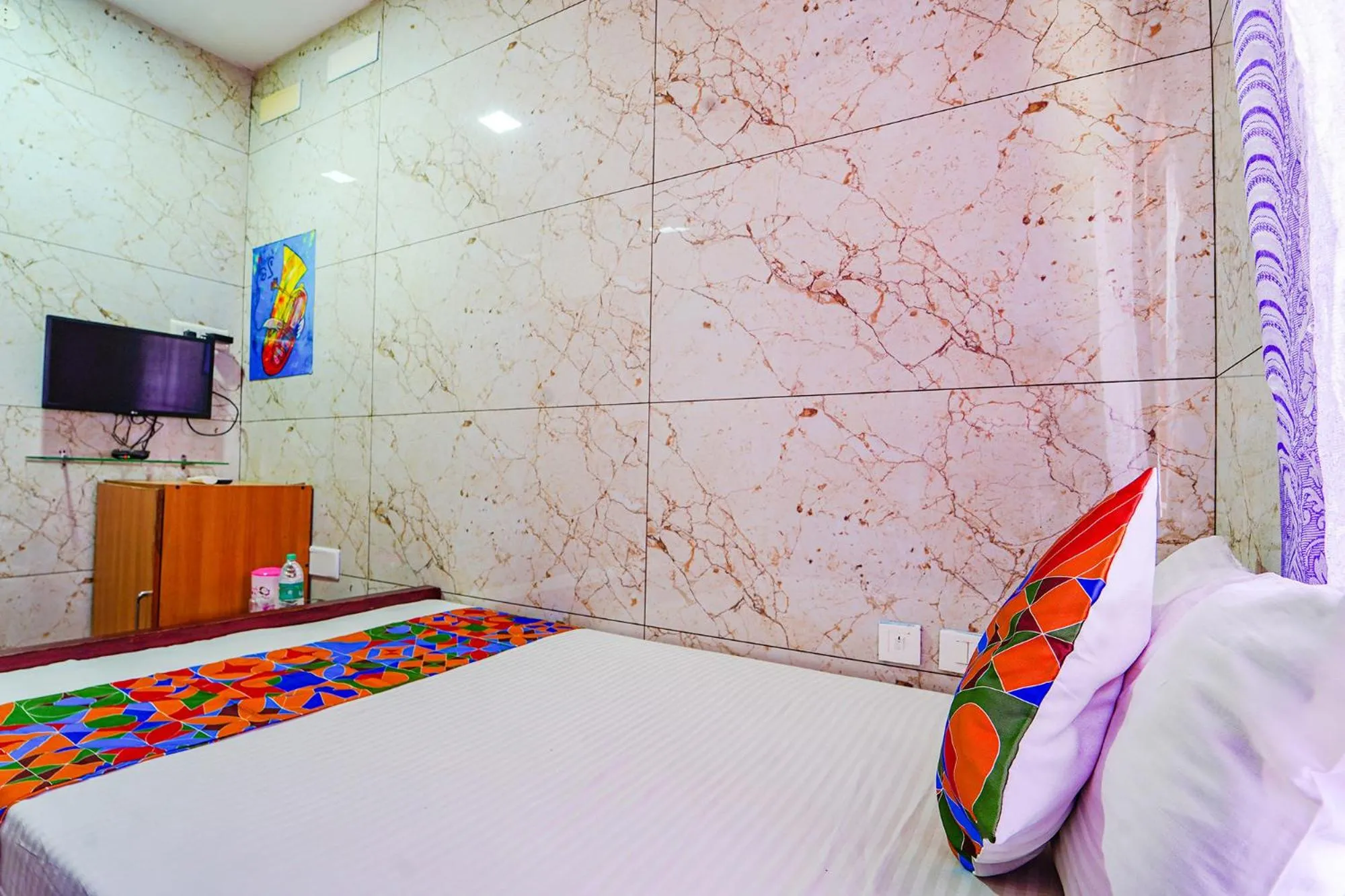 Bed in FabExpress Apple Grand - 200m from Our Lady of Fatima Church