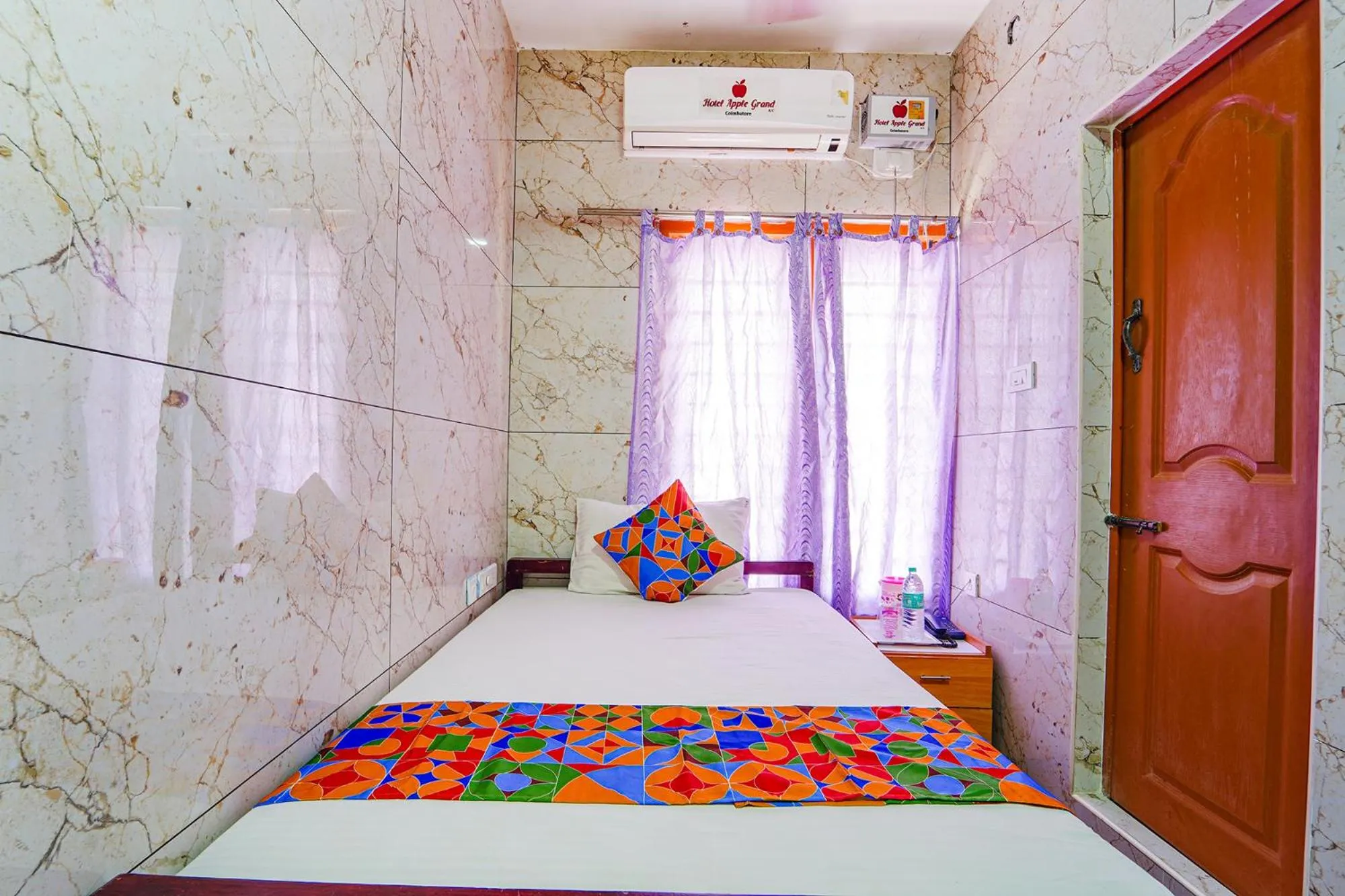 Bed in FabExpress Apple Grand - 200m from Our Lady of Fatima Church