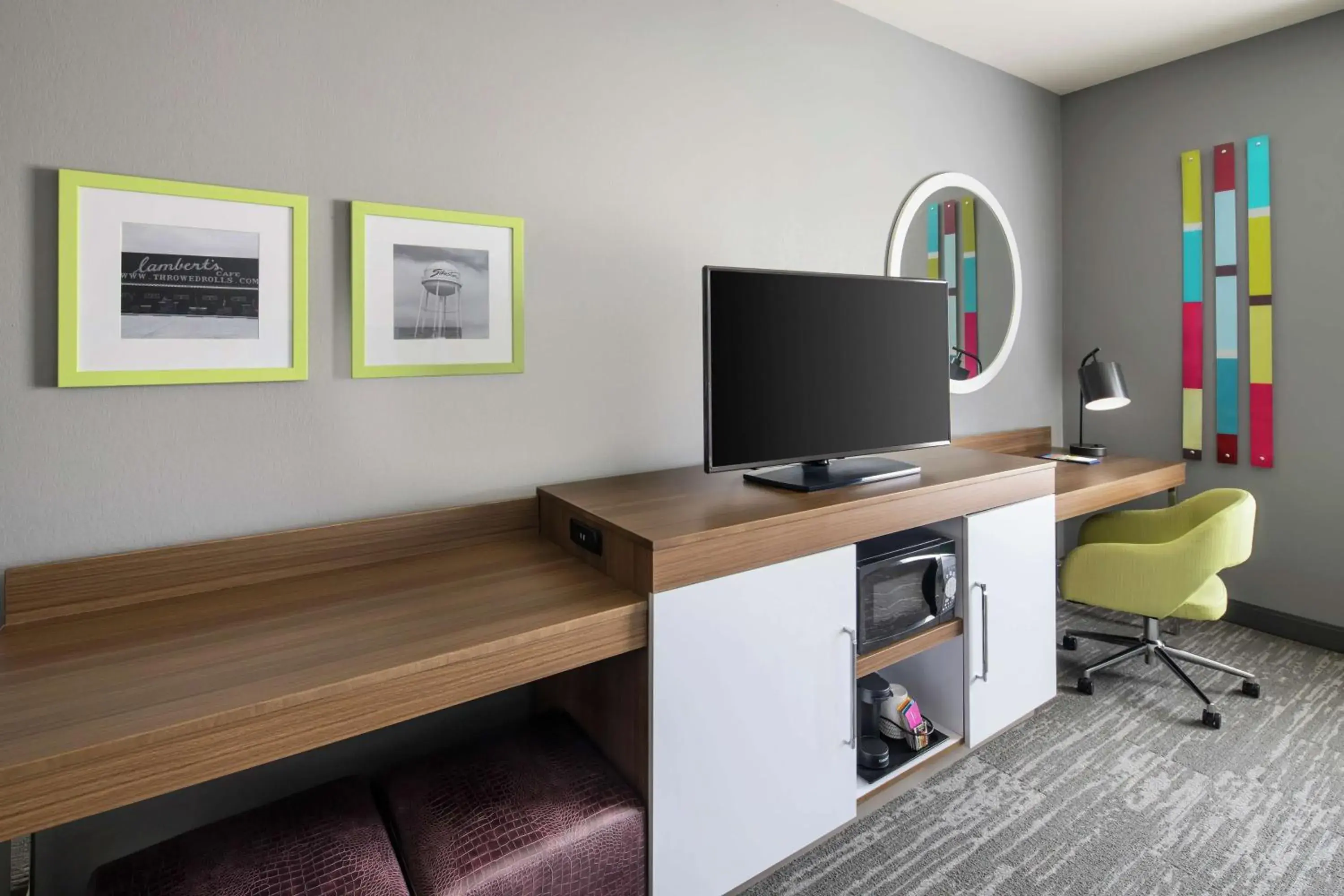 King Room with Accessible Tub - Mobility and Hearing Access/Non-Smoking in Hampton Inn Sikeston King Room with Accessible Tub - Mobility and Hearing Access/Non-Smoking in Hampton Inn Sikeston