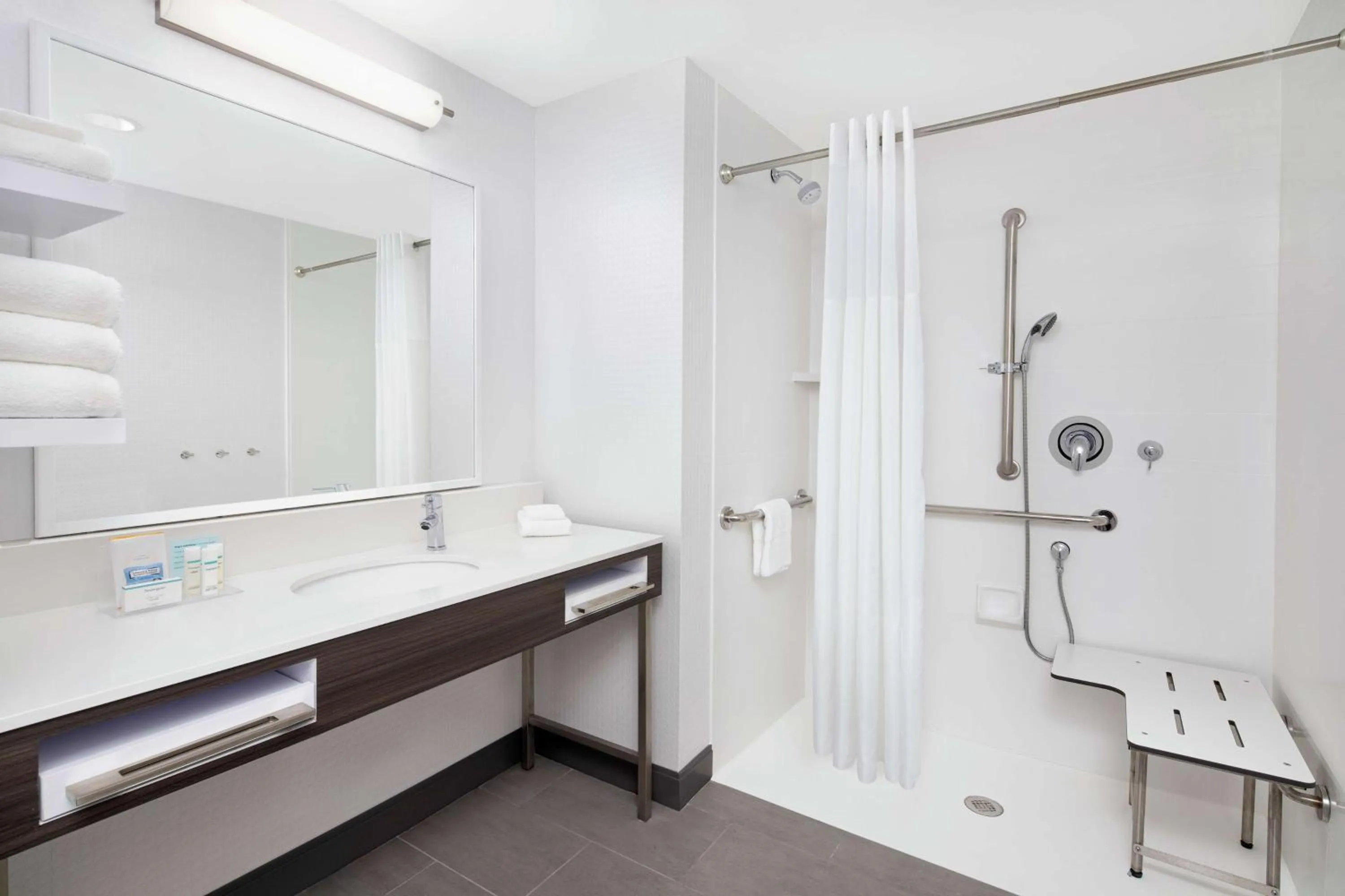 Bathroom in Hampton Inn Sikeston