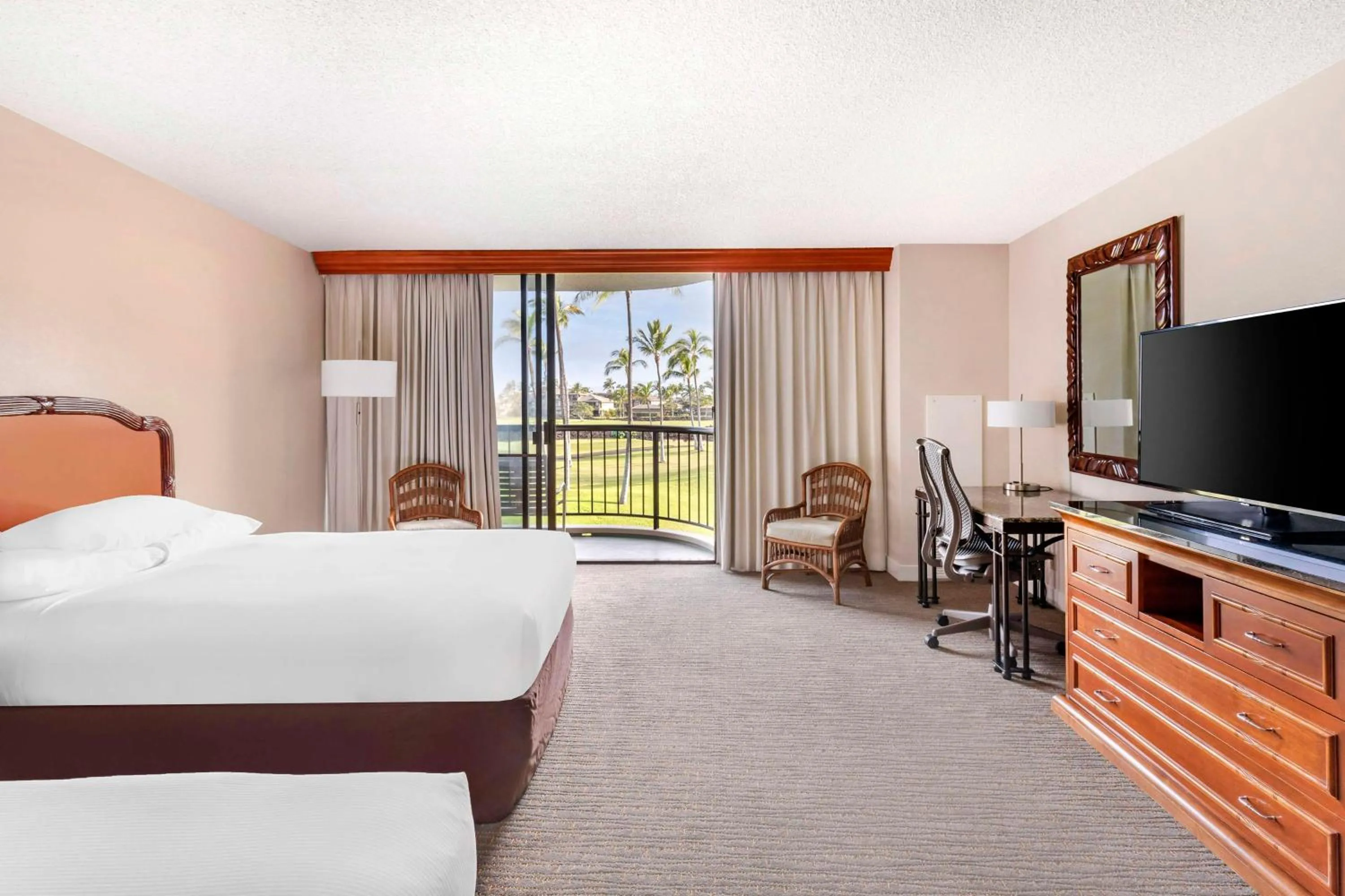 Bed in Hilton Grand Vacations Club Ocean Tower Waikoloa Village