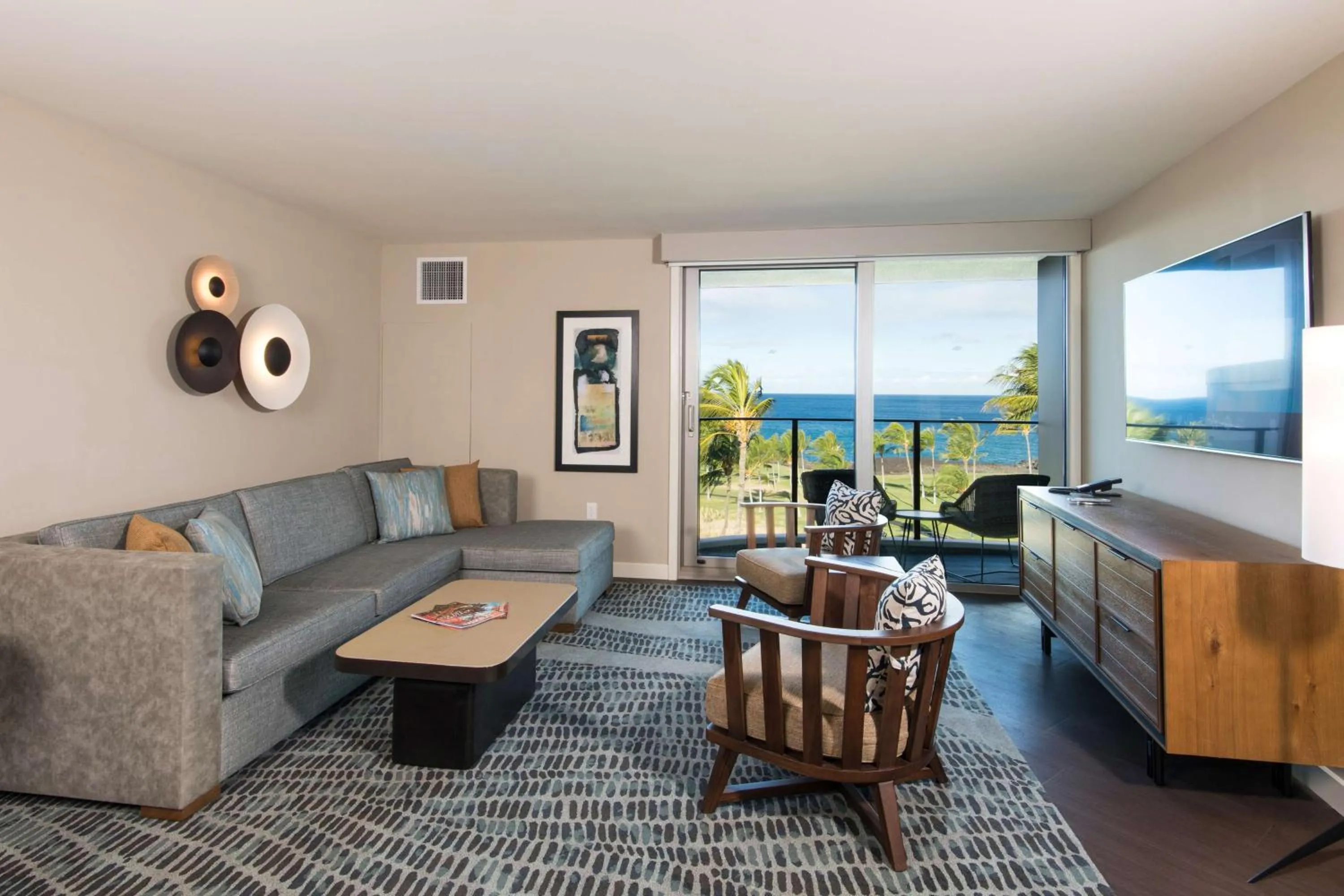 Living room in Hilton Grand Vacations Club Ocean Tower Waikoloa Village