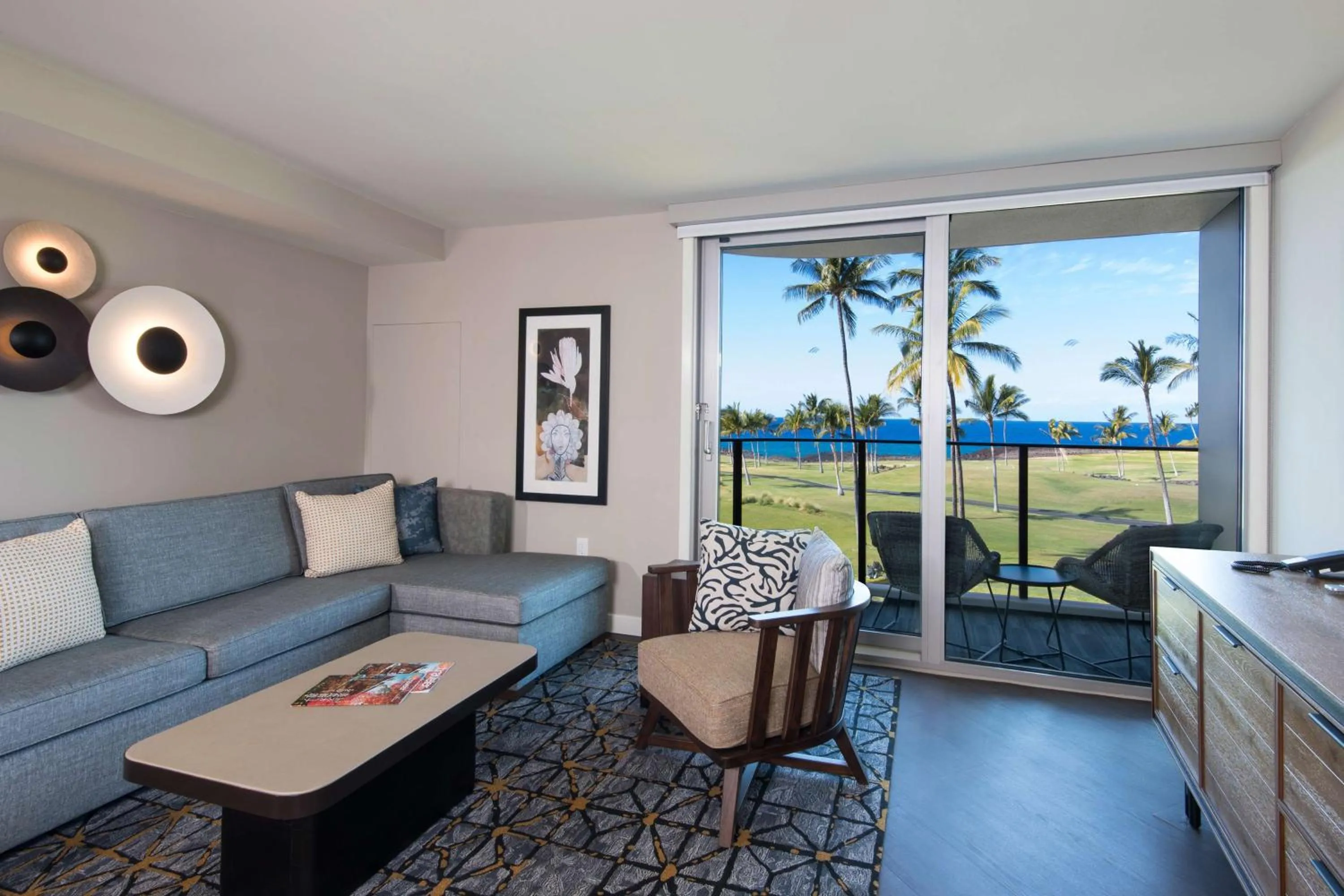 Living room in Hilton Grand Vacations Club Ocean Tower Waikoloa Village