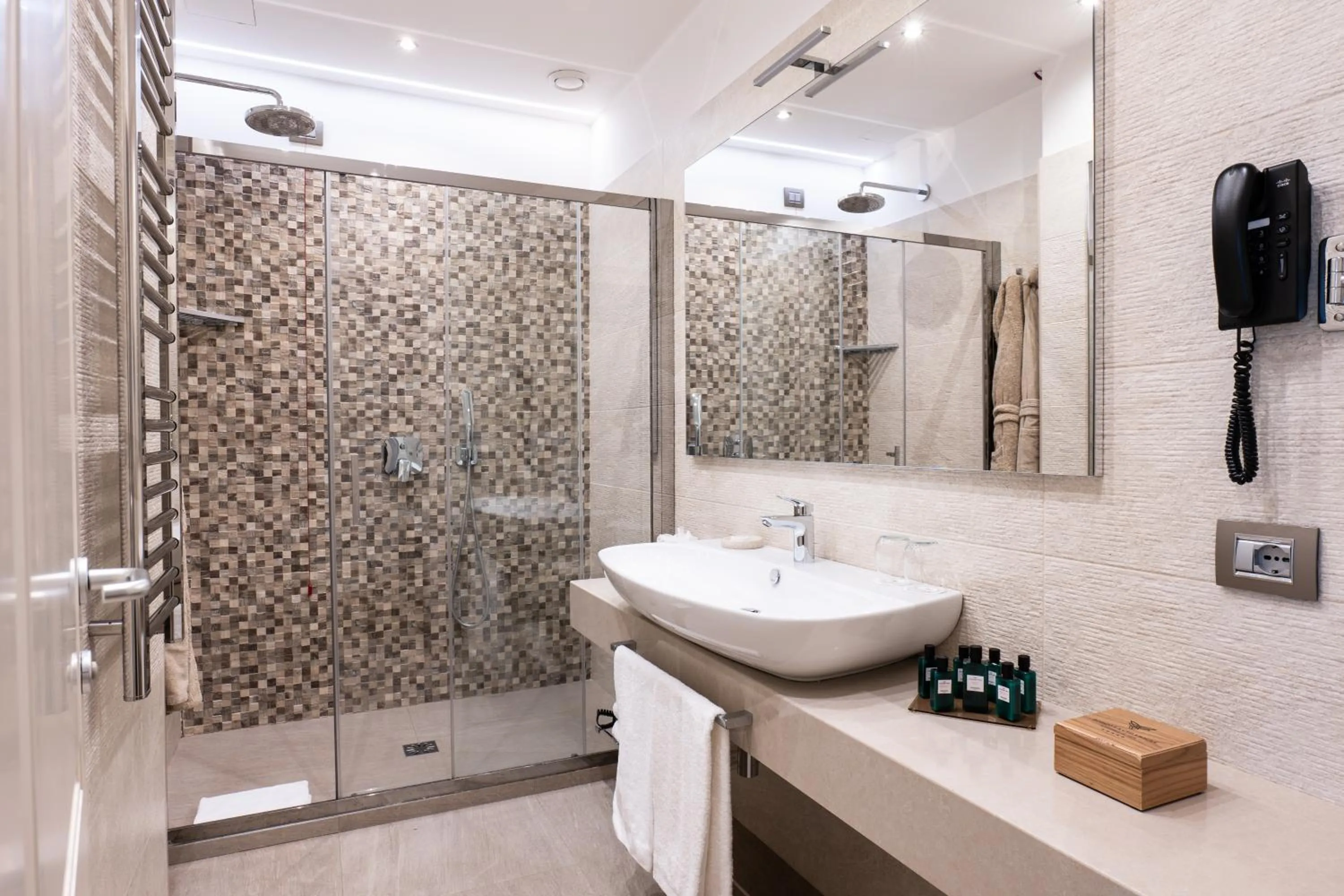 Shower in Borgo La Chiaracia Resort & SPA