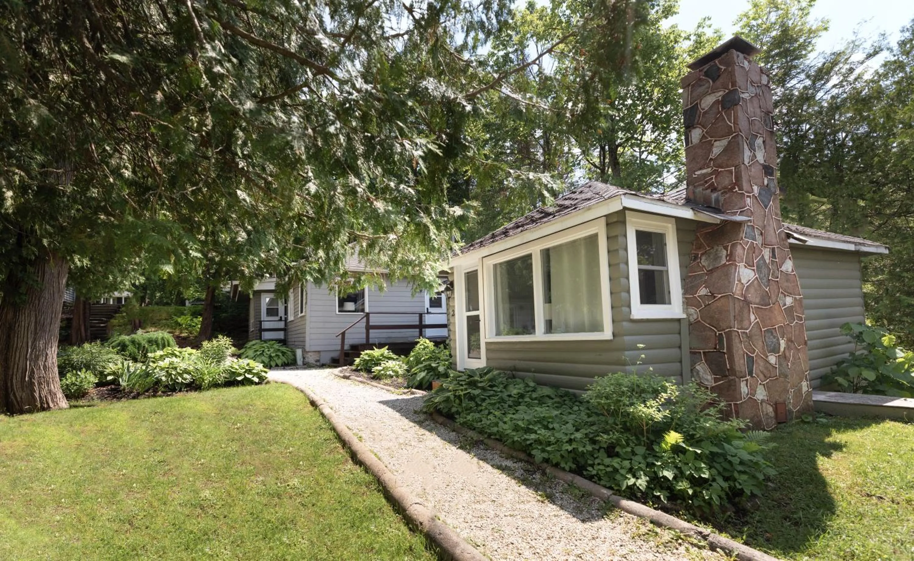 Property building in Bonnie View Inn