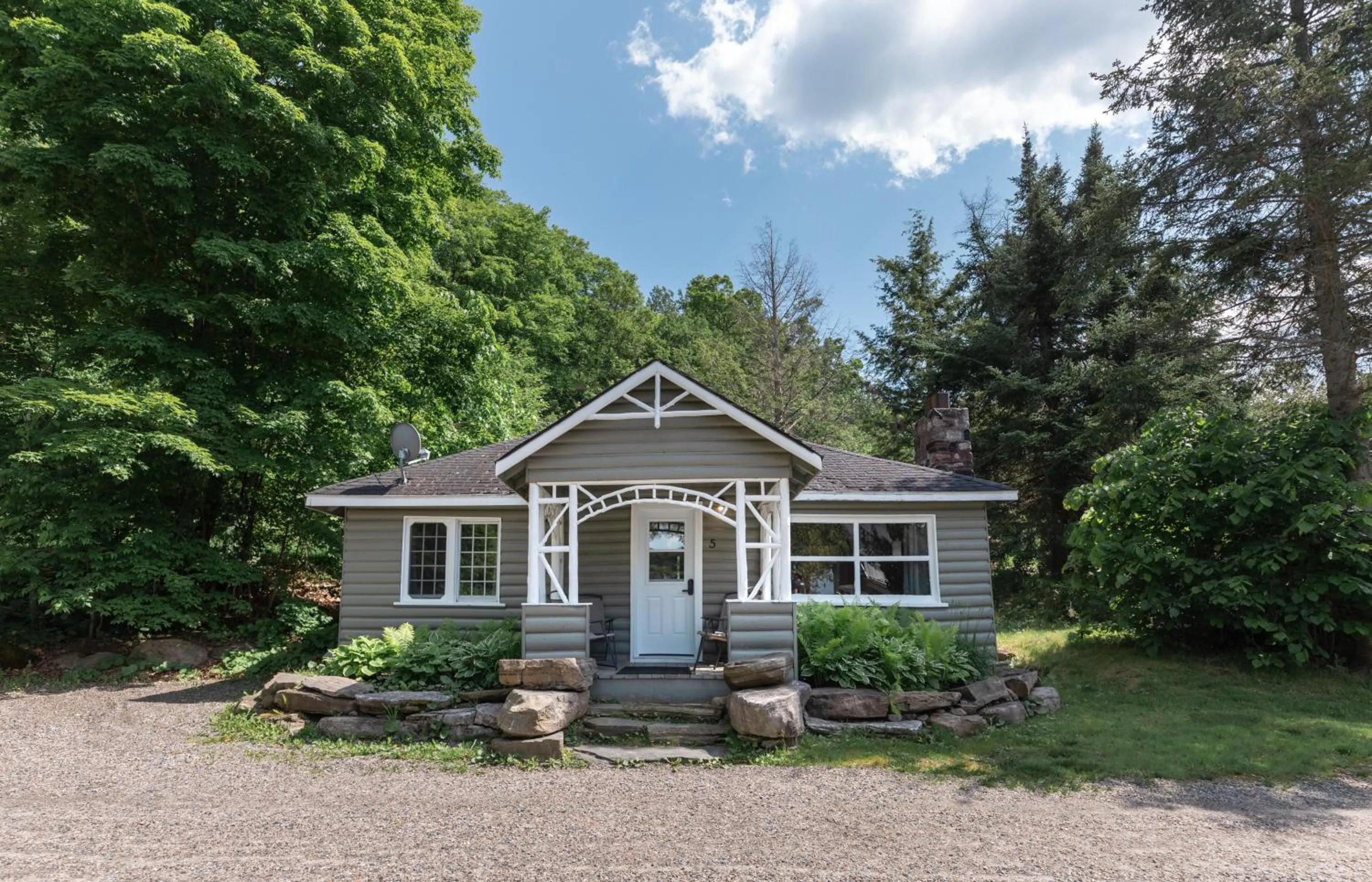 Property building in Bonnie View Inn