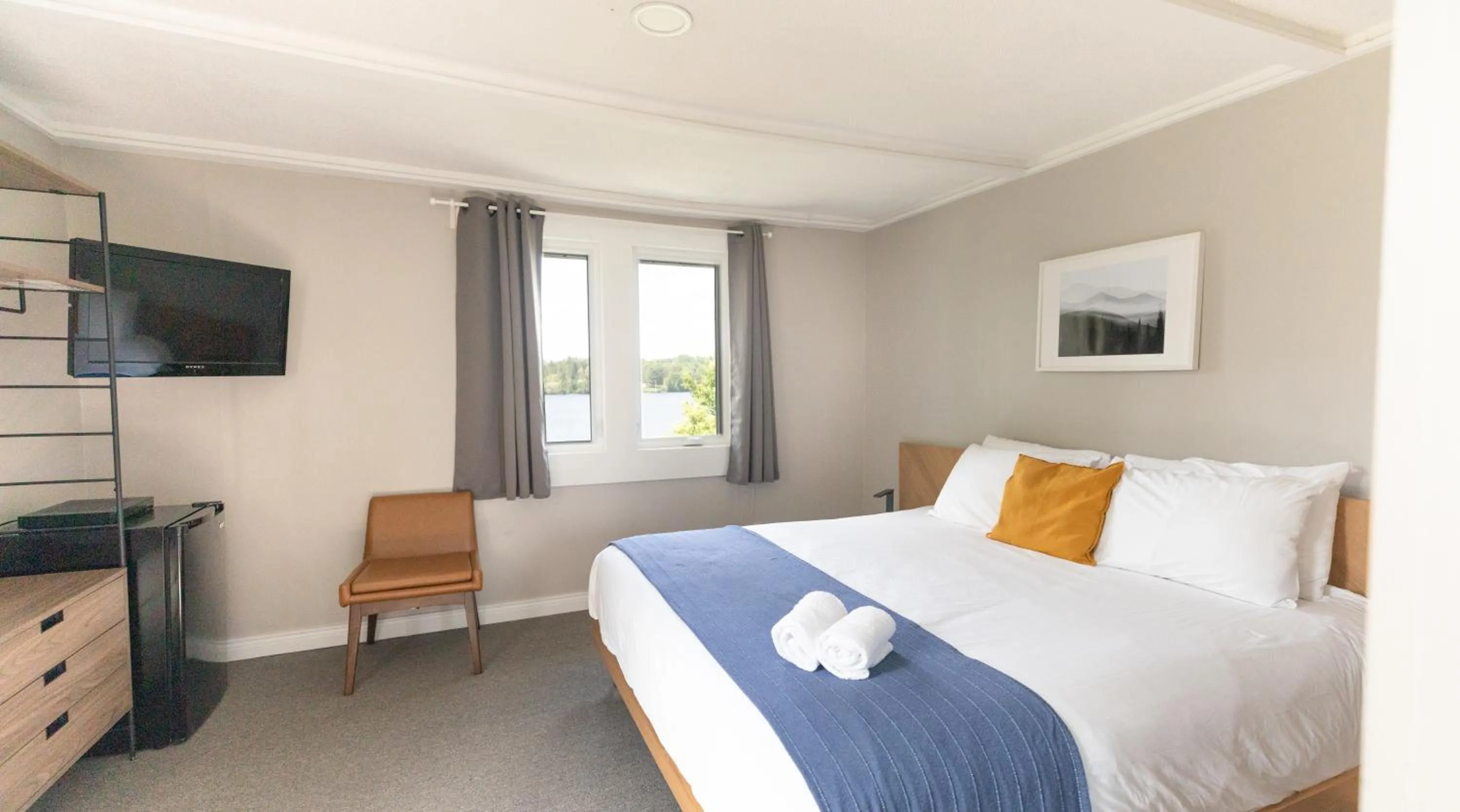 Photo of the whole room, Bed in Bonnie View Inn