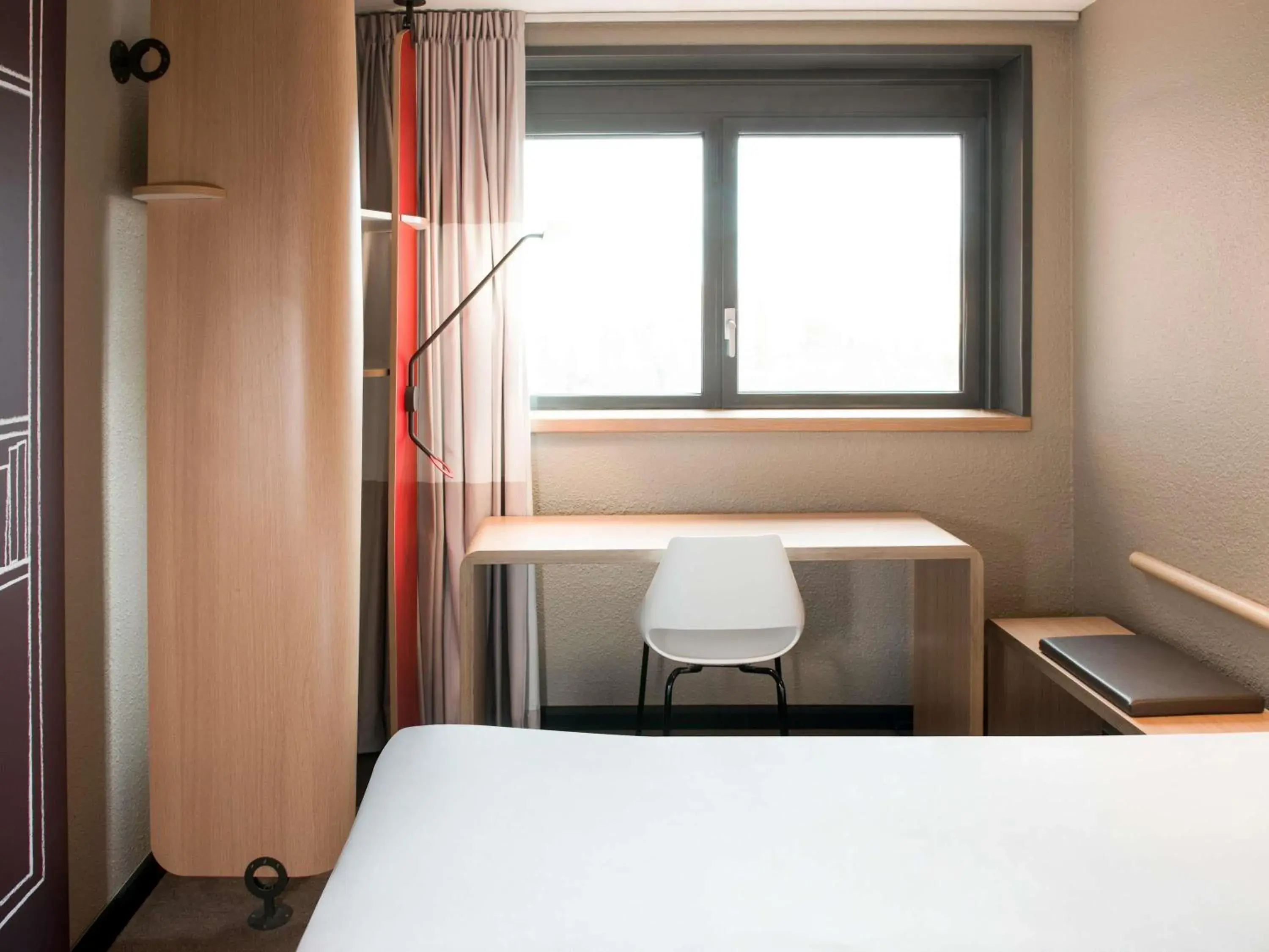 Property building, Bed in ibis Valence Sud Property building, Bed in ibis Valence Sud