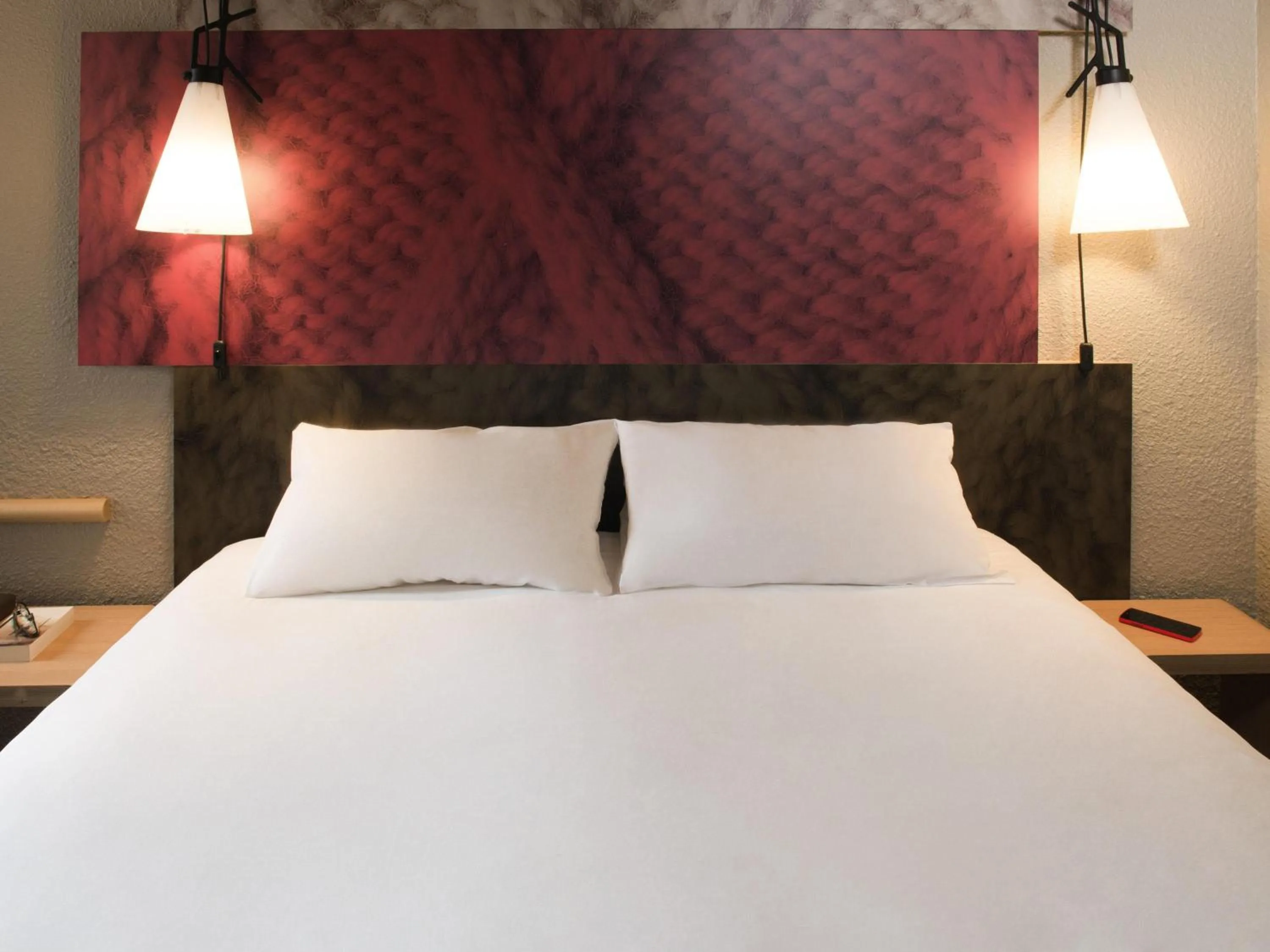 Bedroom, Bed in ibis Valence Sud