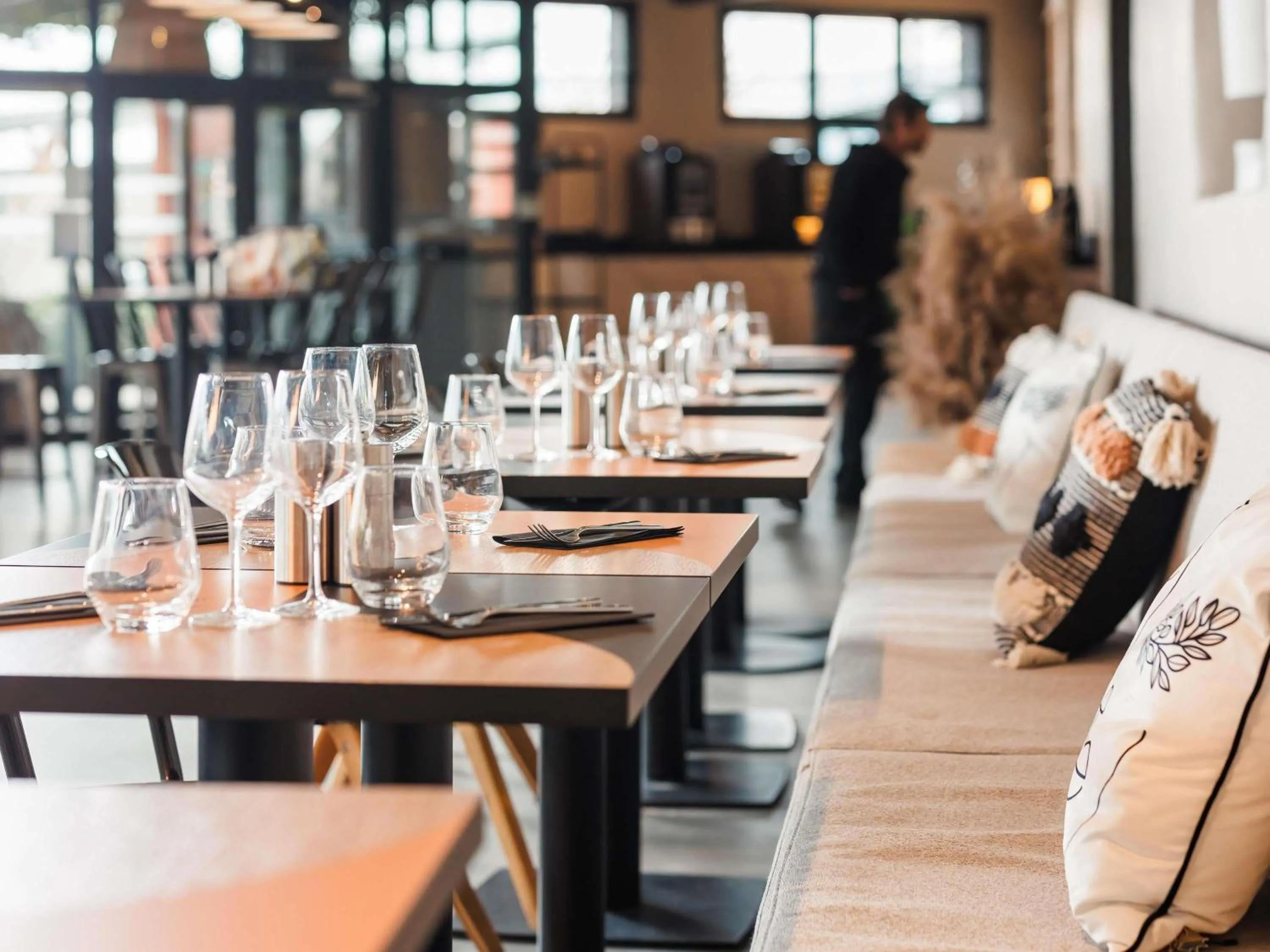 Restaurant/places to eat in ibis Valence Sud