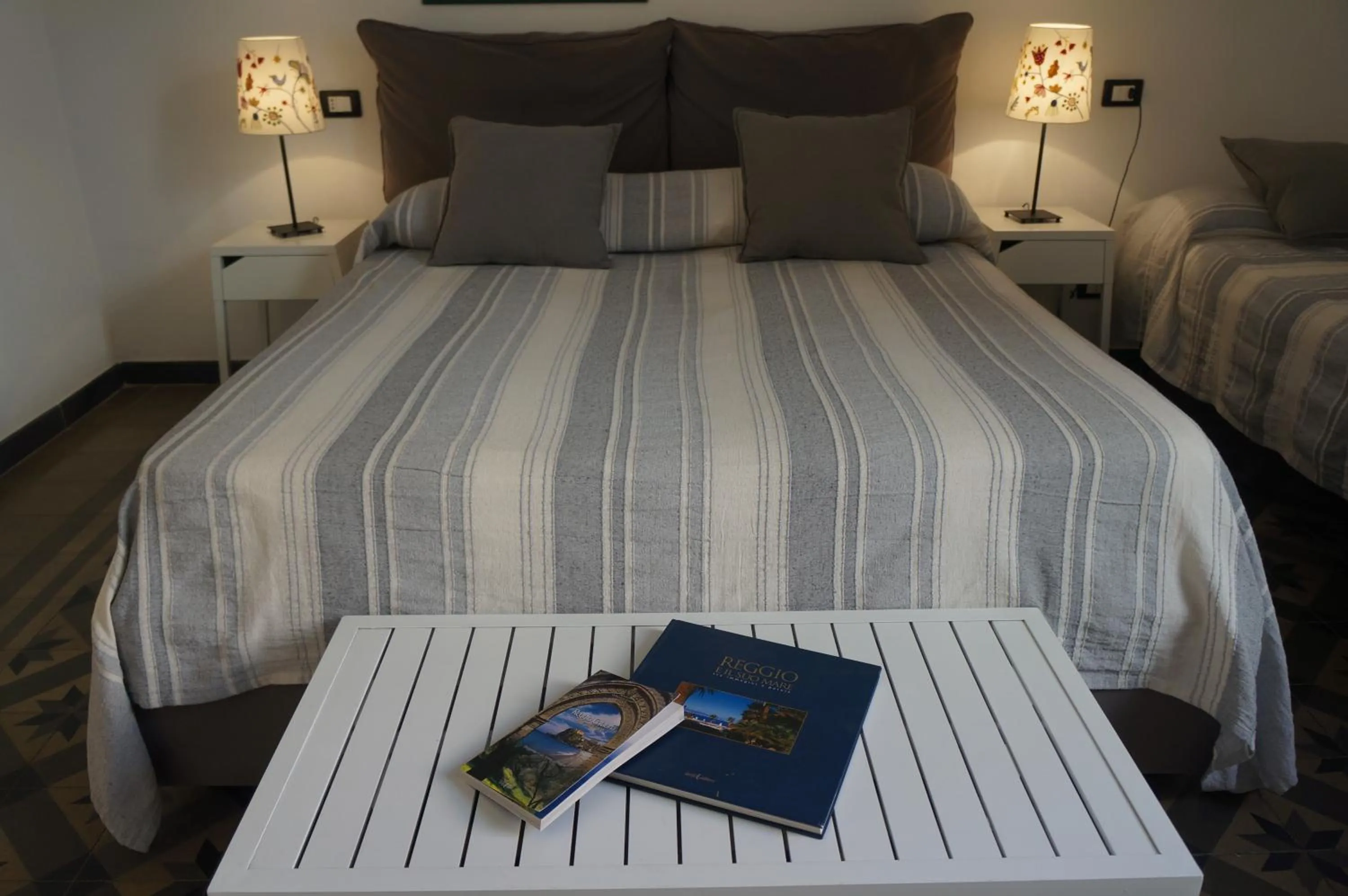 Decorative detail, Bed in B&B Casa Laganà