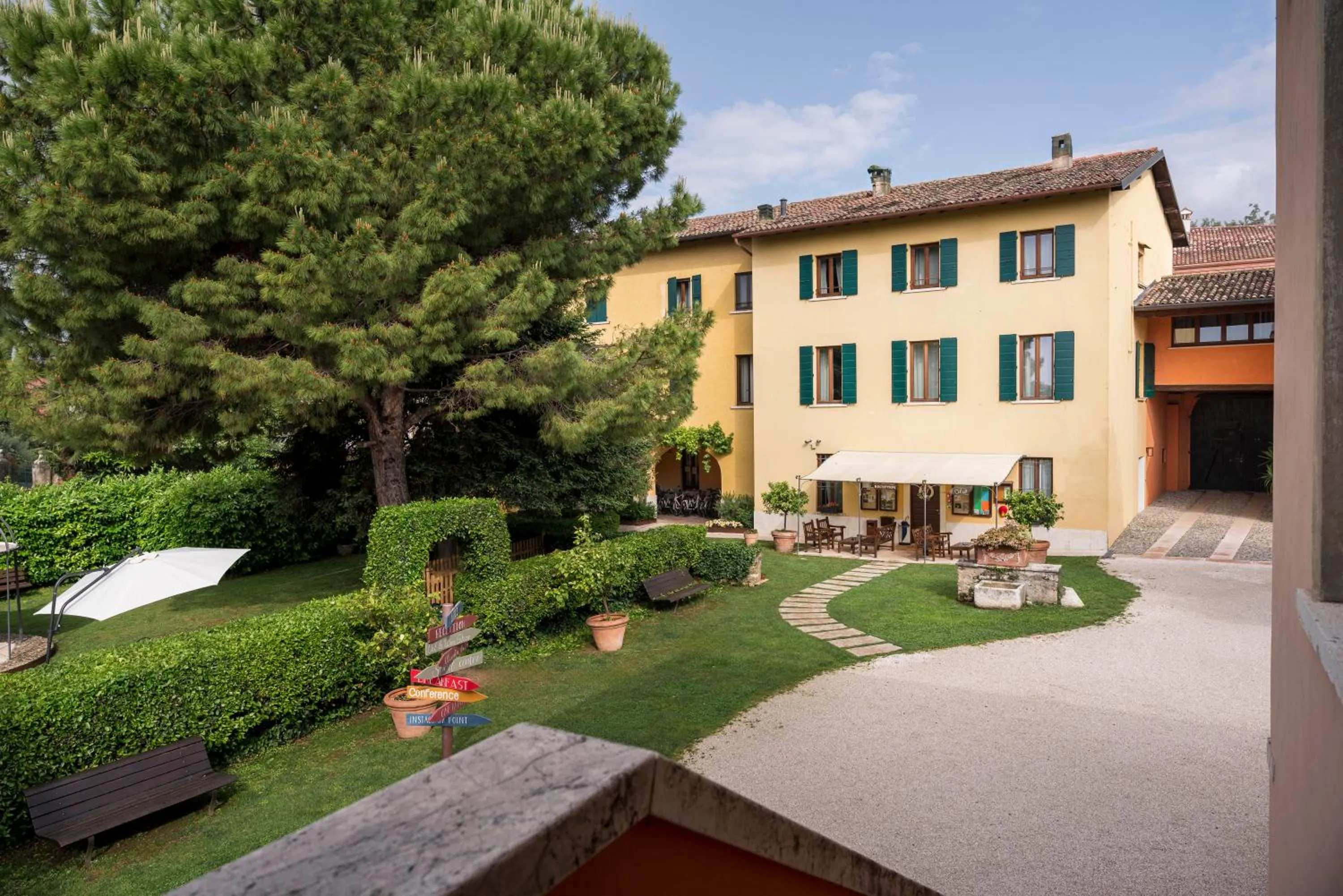 Inner courtyard view in Agriturismo La Filanda