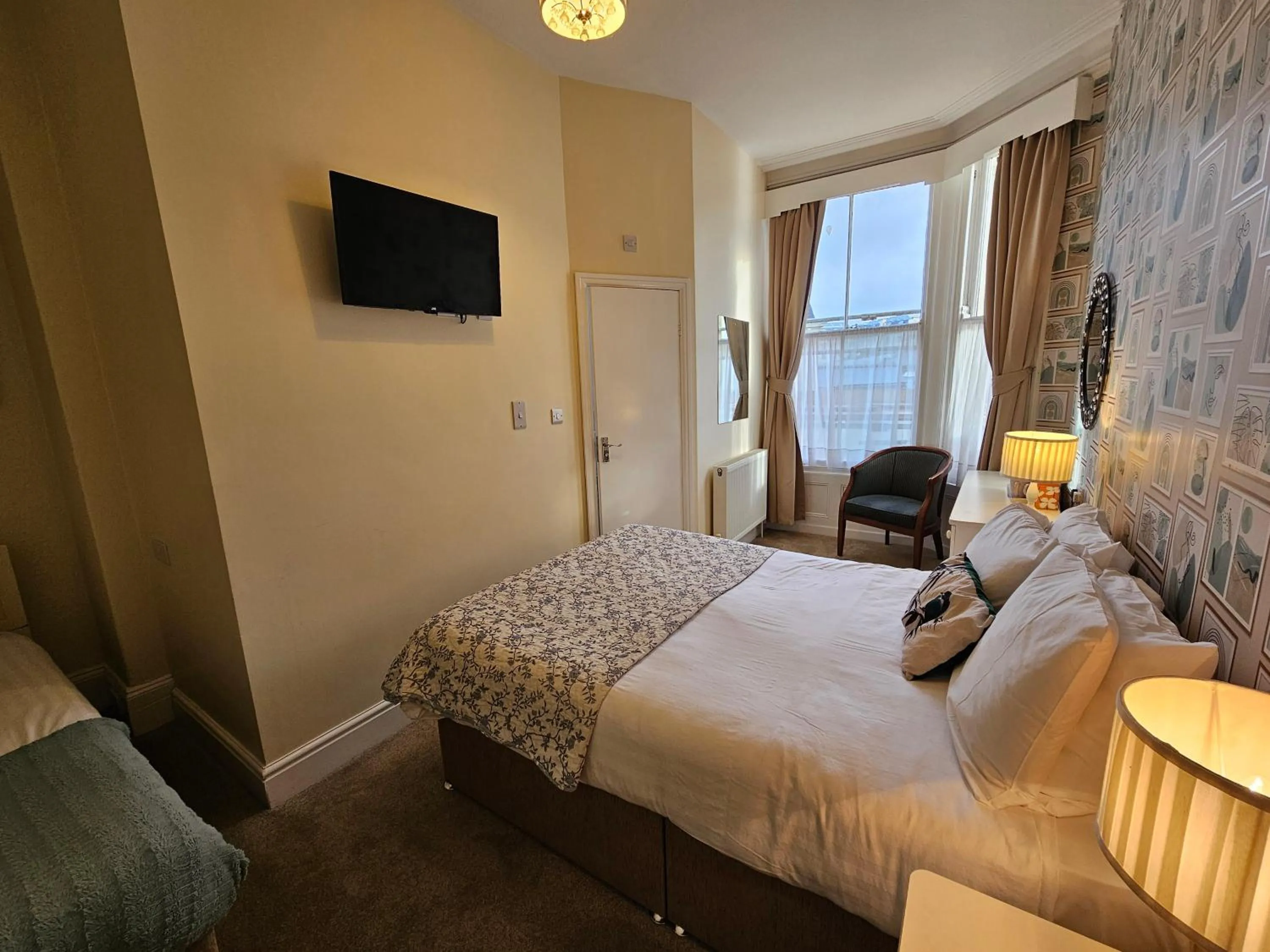 Bedroom, Bed in Rivelyn Hotel Bar & Restaurant