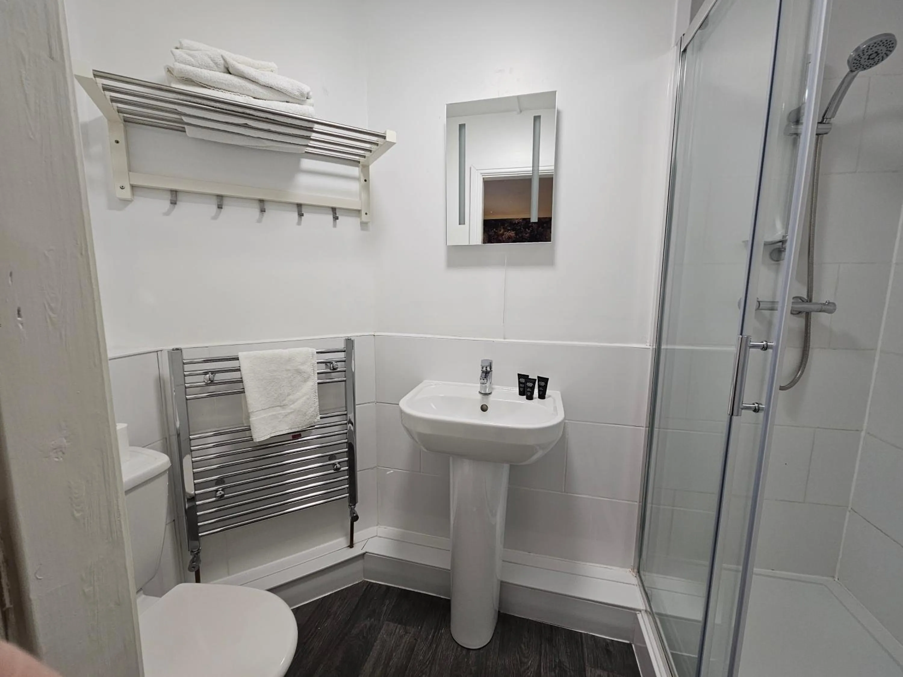 Shower in Rivelyn Hotel Bar & Restaurant